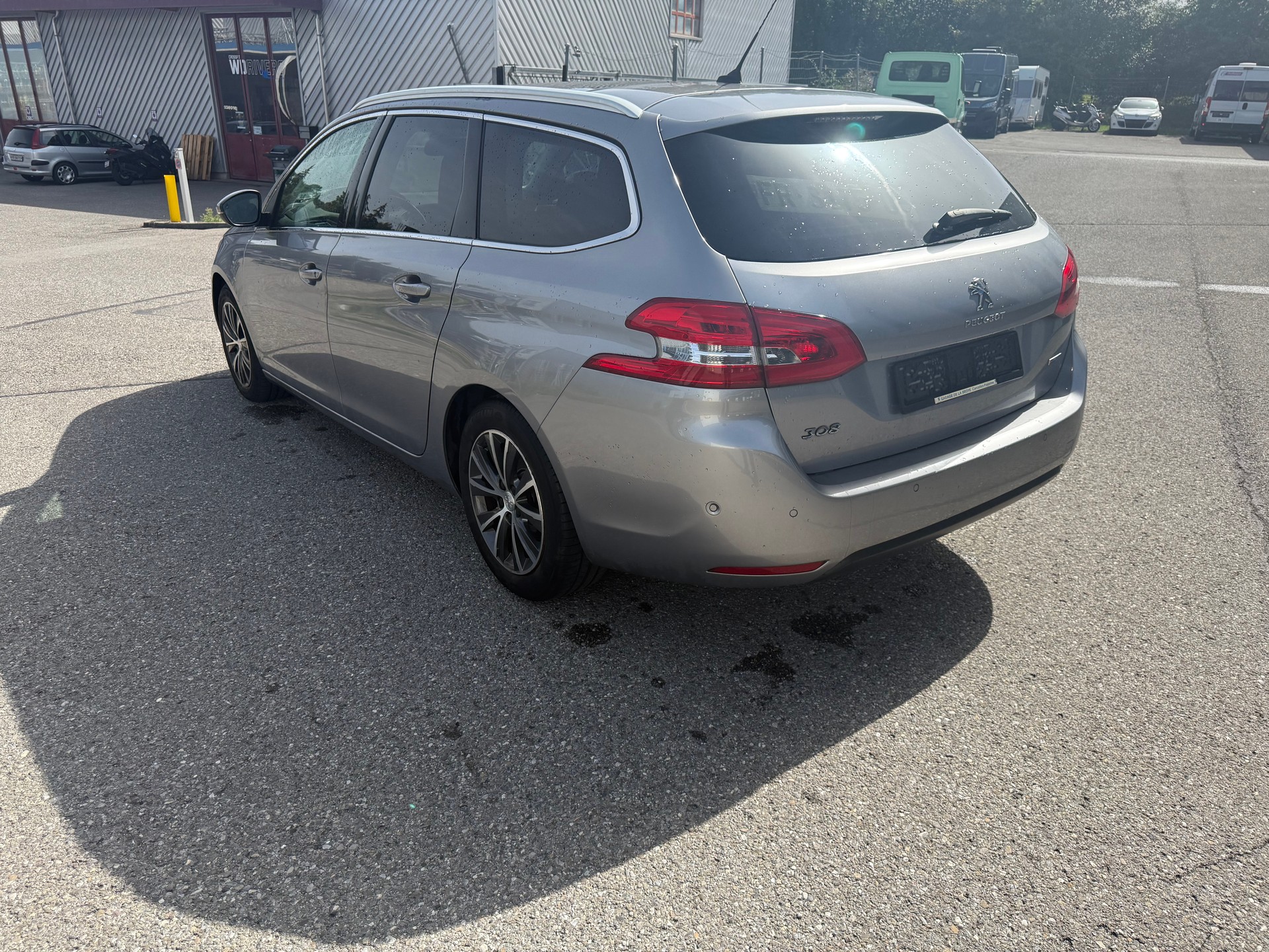 PEUGEOT 308 SW 1.2 Pure Tech Active EAT6-image-5
