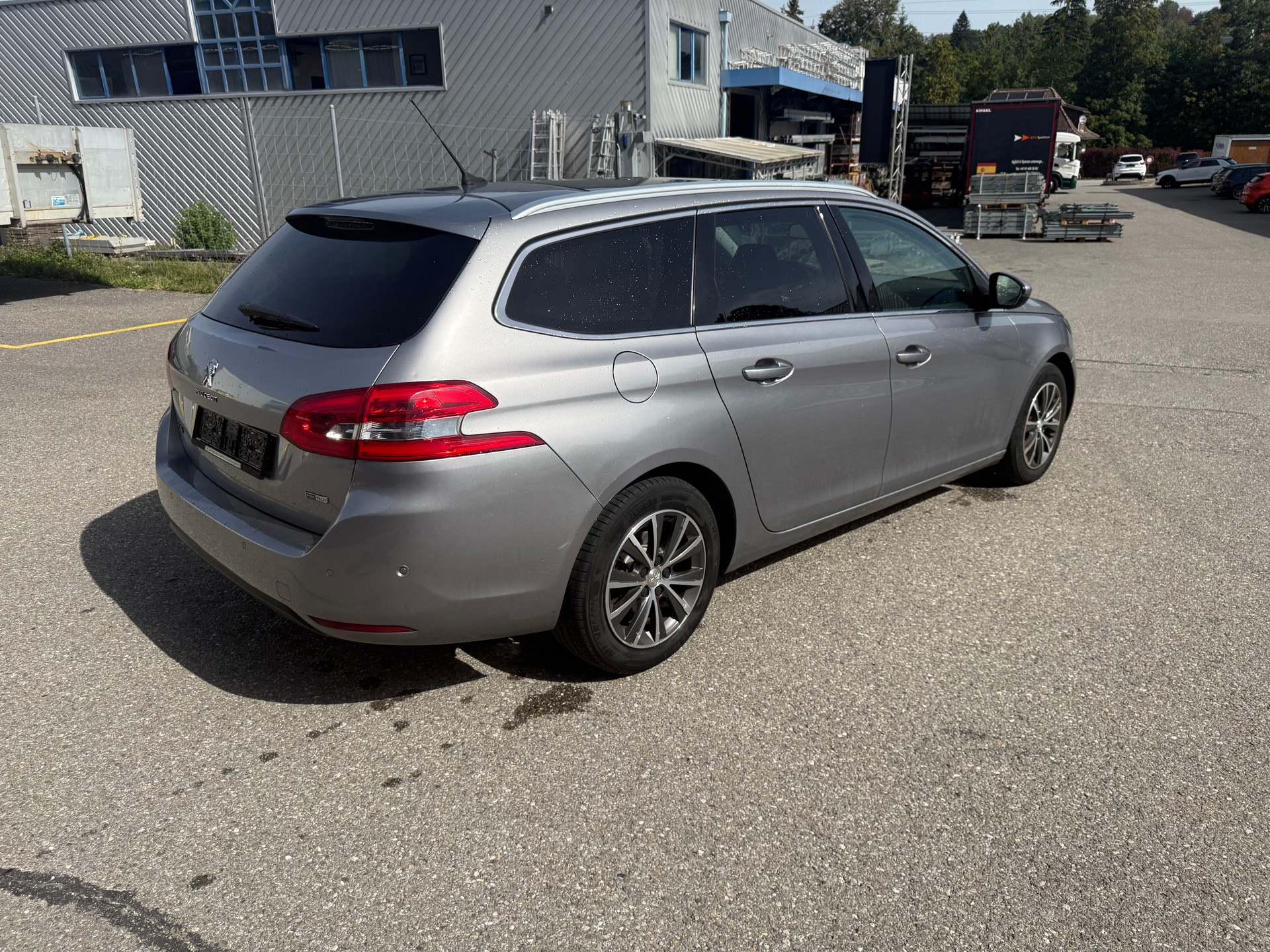 PEUGEOT 308 SW 1.2 Pure Tech Active EAT6-image-3