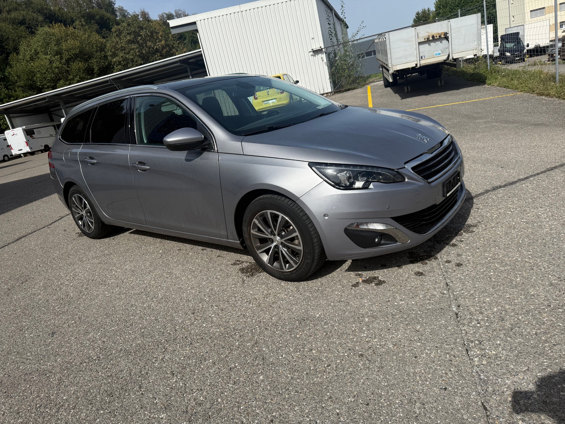 PEUGEOT 308 SW 1.2 Pure Tech Active EAT6-image-2