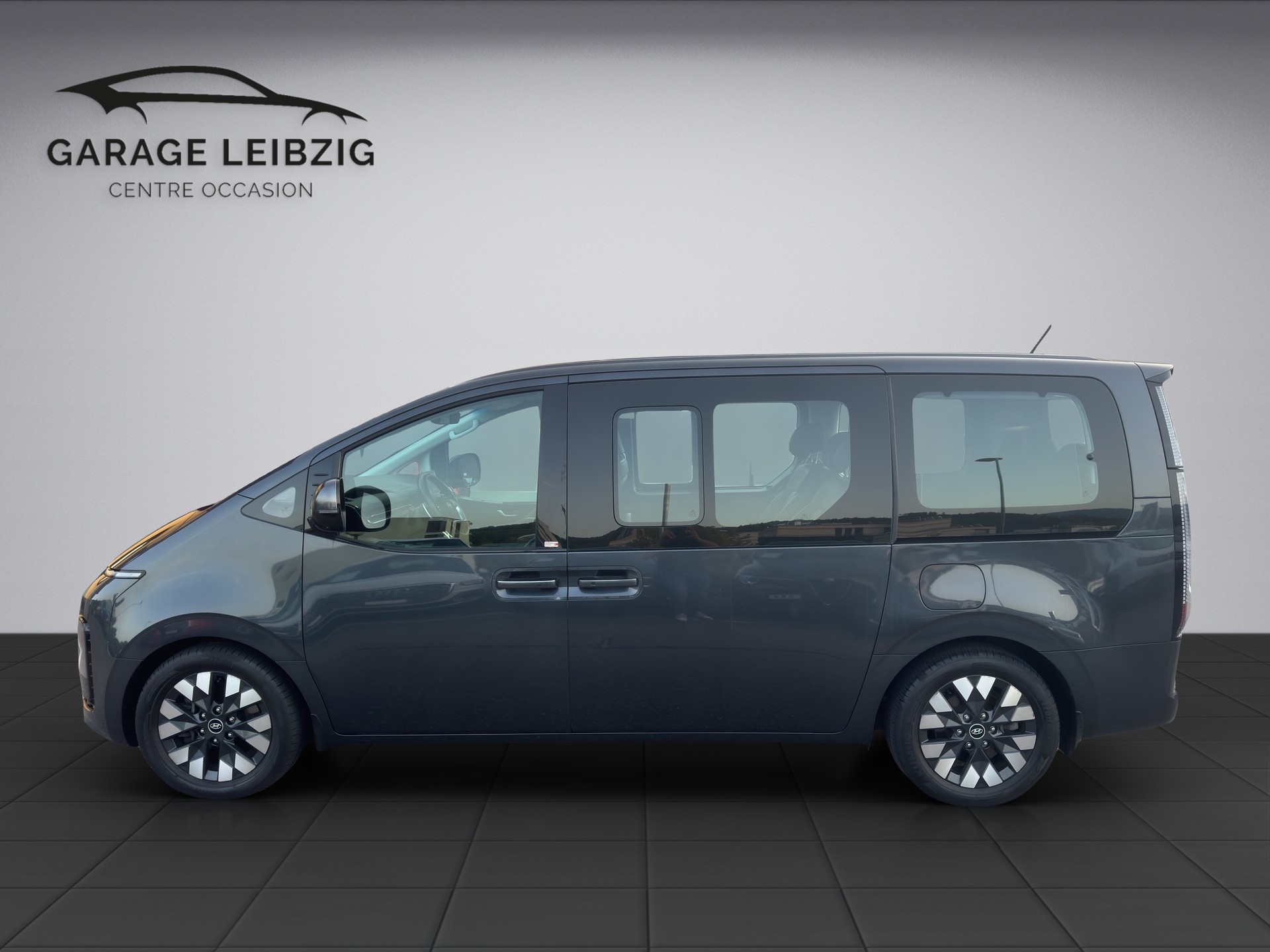 HYUNDAI Staria Premium 2.2 CRDI Vertex 4WD-image-1