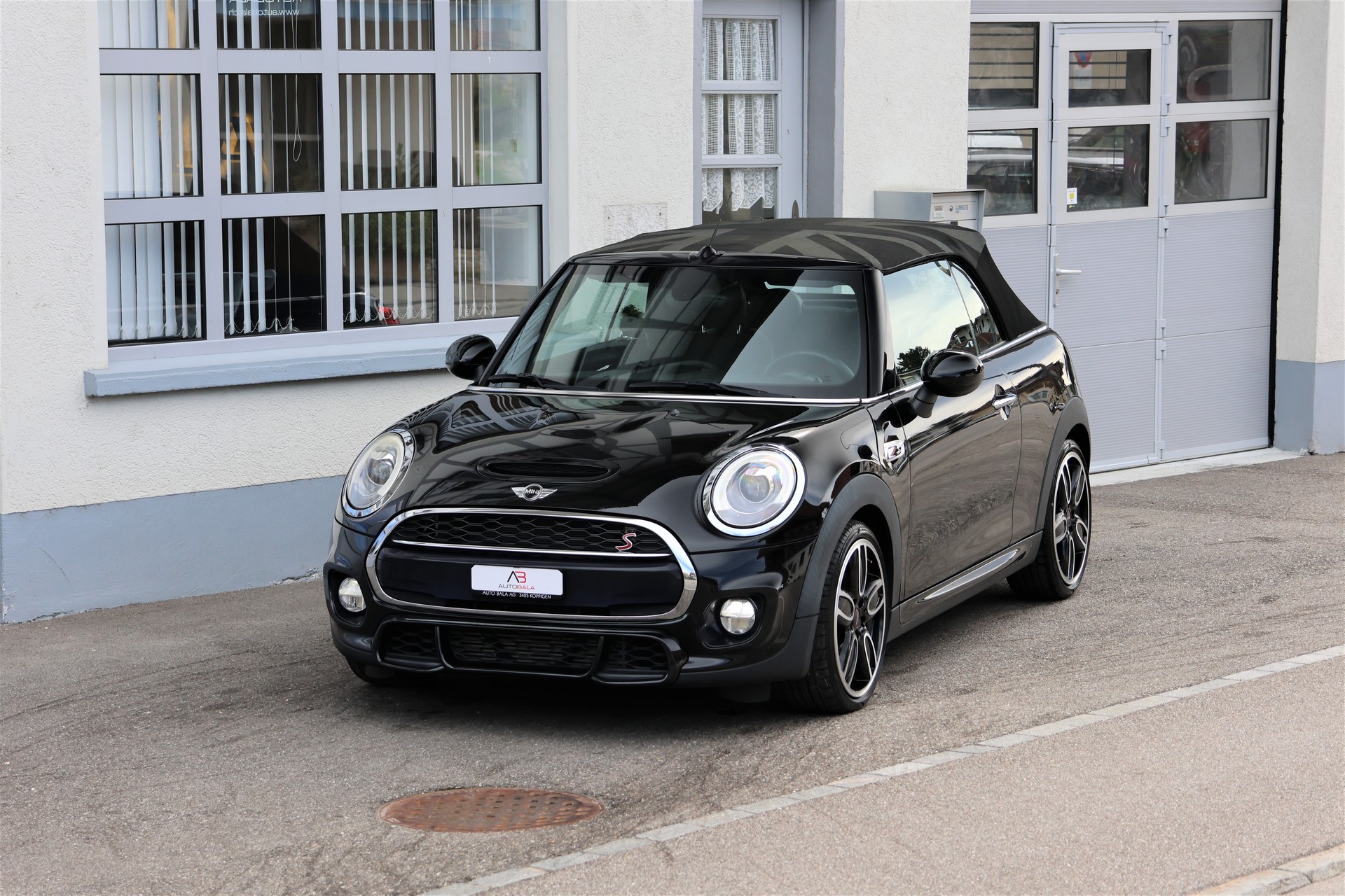 MINI Cooper S Cabriolet (CH)-image-0