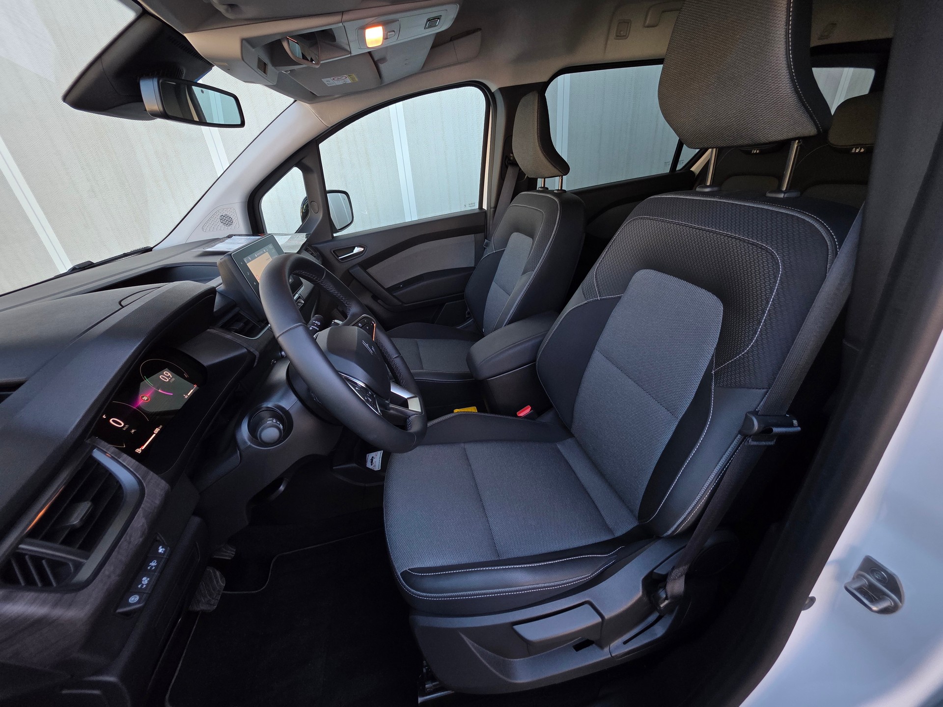 RENAULT Kangoo 1.3 TCe 130 PF Techno EDC-image-9