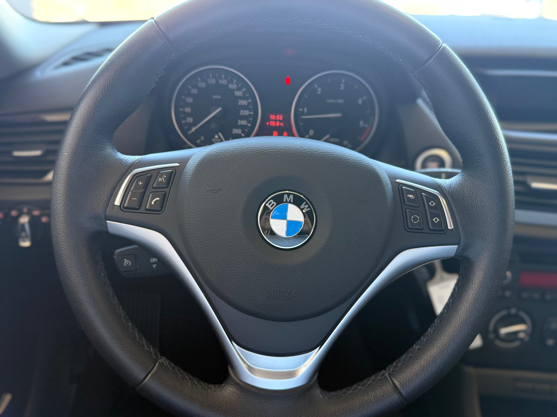 BMW X1 xDrive 18d Steptronic-image-11