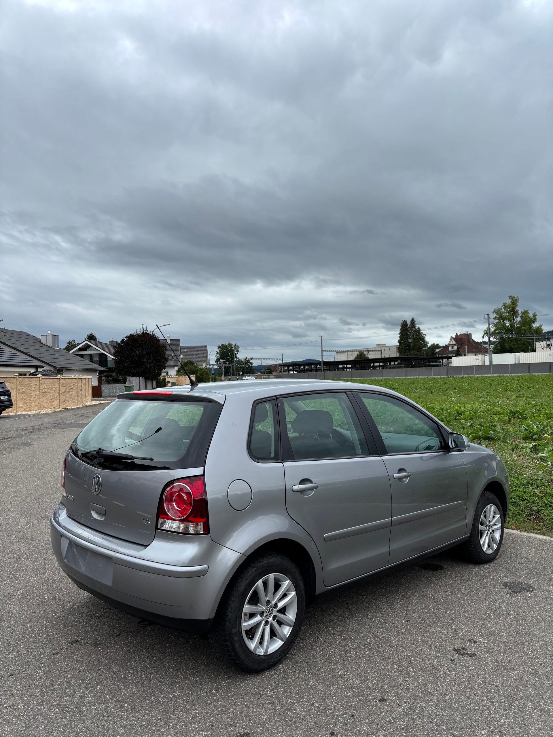 VW Polo 1.4 16V Trendline Automatic-image-4