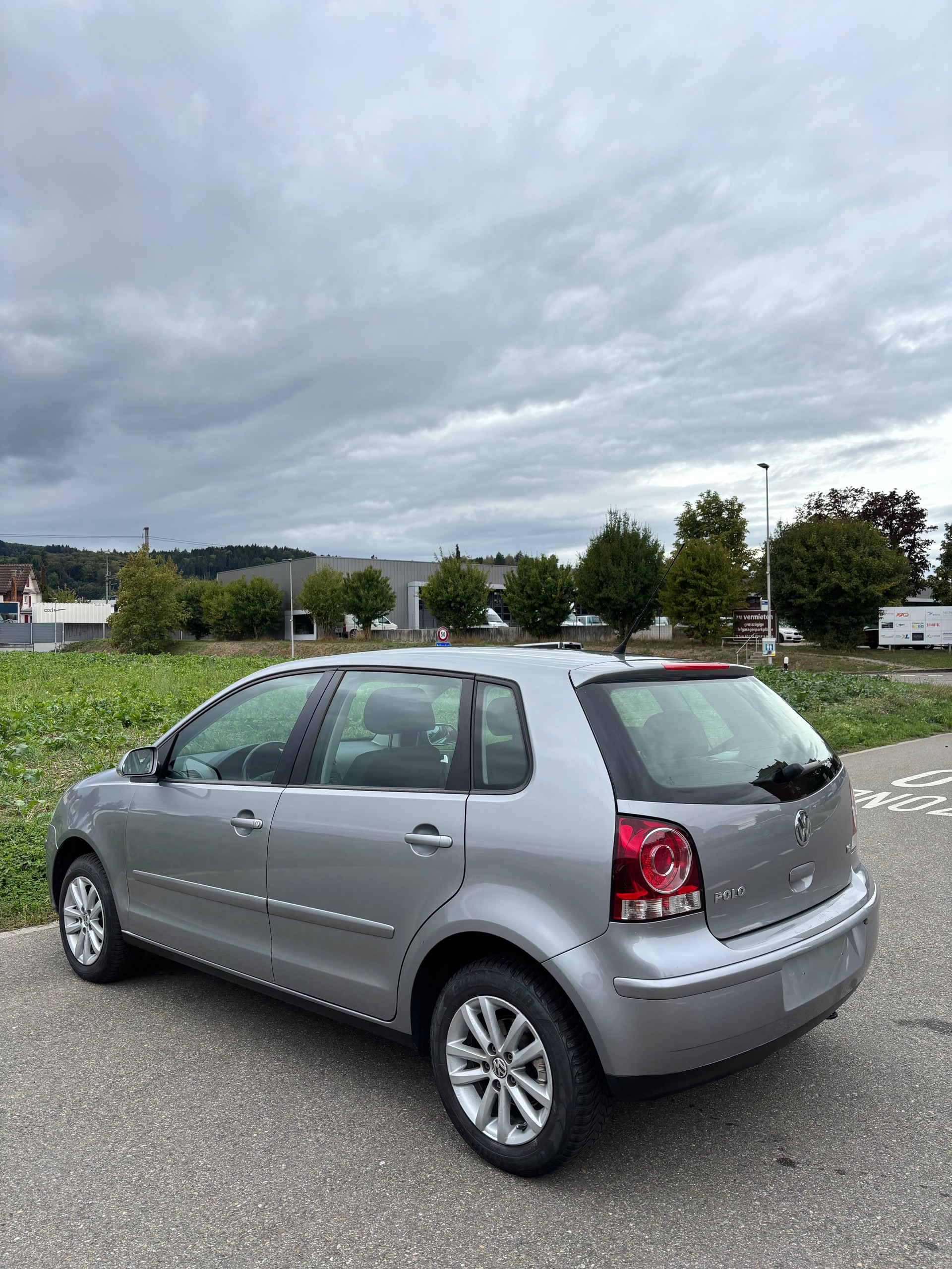 VW Polo 1.4 16V Trendline Automatic-image-5