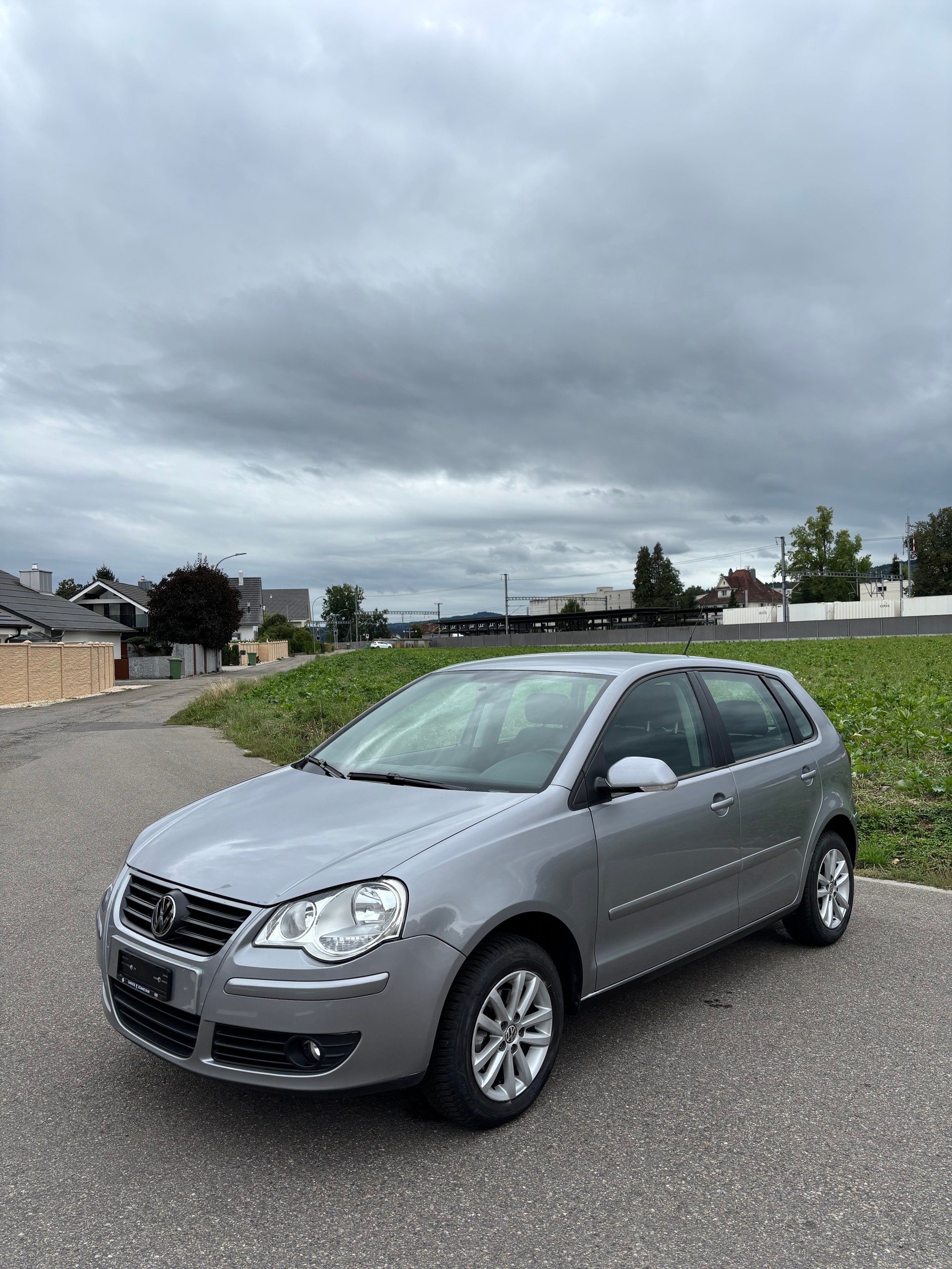 VW Polo 1.4 16V Trendline Automatic-image-1