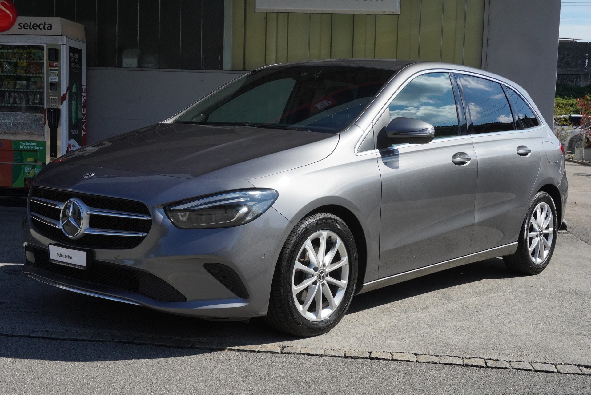 MERCEDES-BENZ B 180 Progressive 7G-DCT-image-1