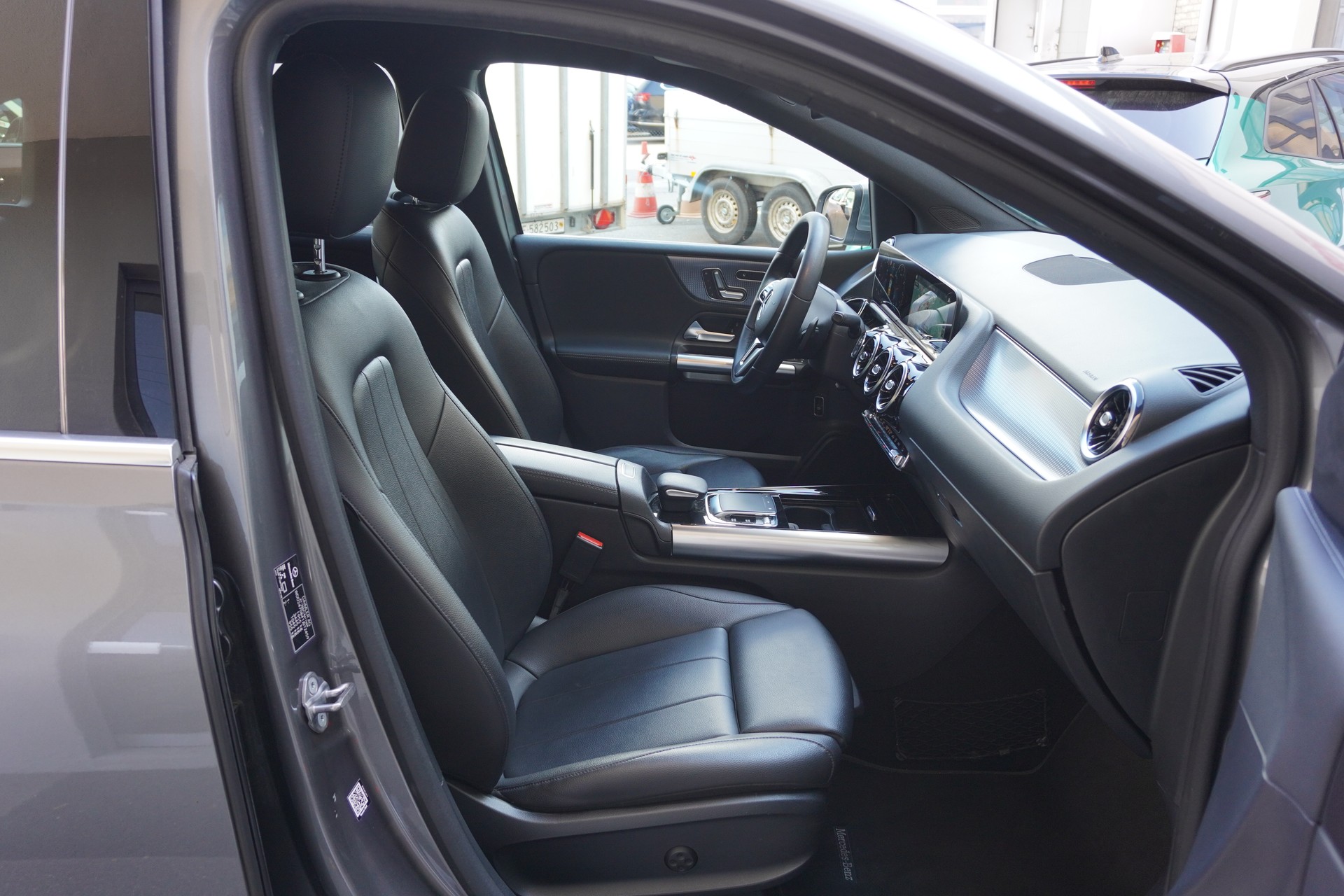 MERCEDES-BENZ B 180 Progressive 7G-DCT-image-12