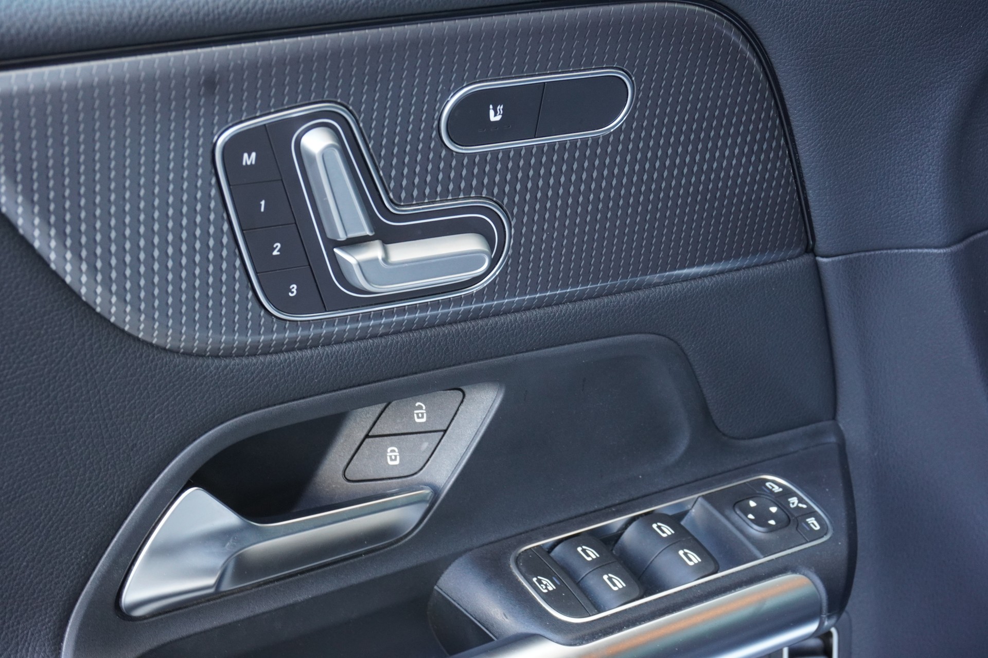 MERCEDES-BENZ B 180 Progressive 7G-DCT-image-7