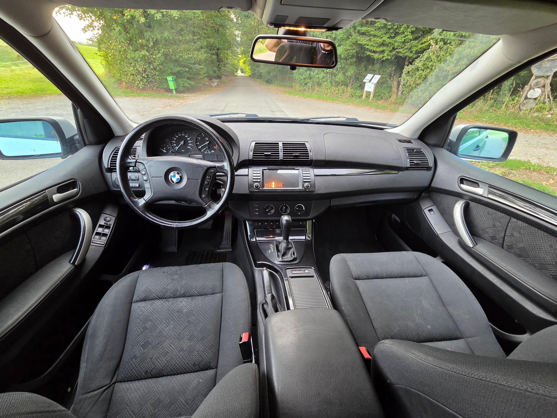 BMW X5 3.0i-image-6