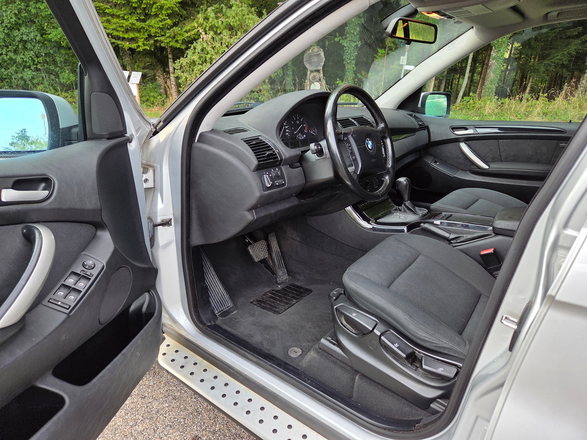 BMW X5 3.0i-image-7