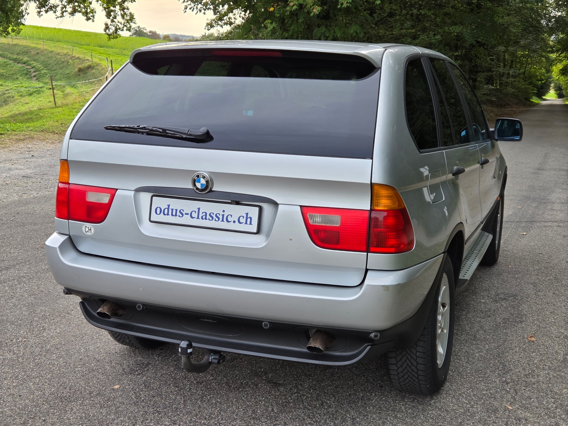 BMW X5 3.0i-image-5