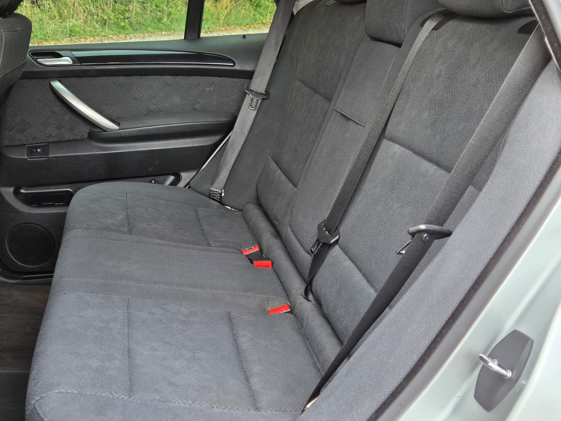 BMW X5 3.0i-image-11