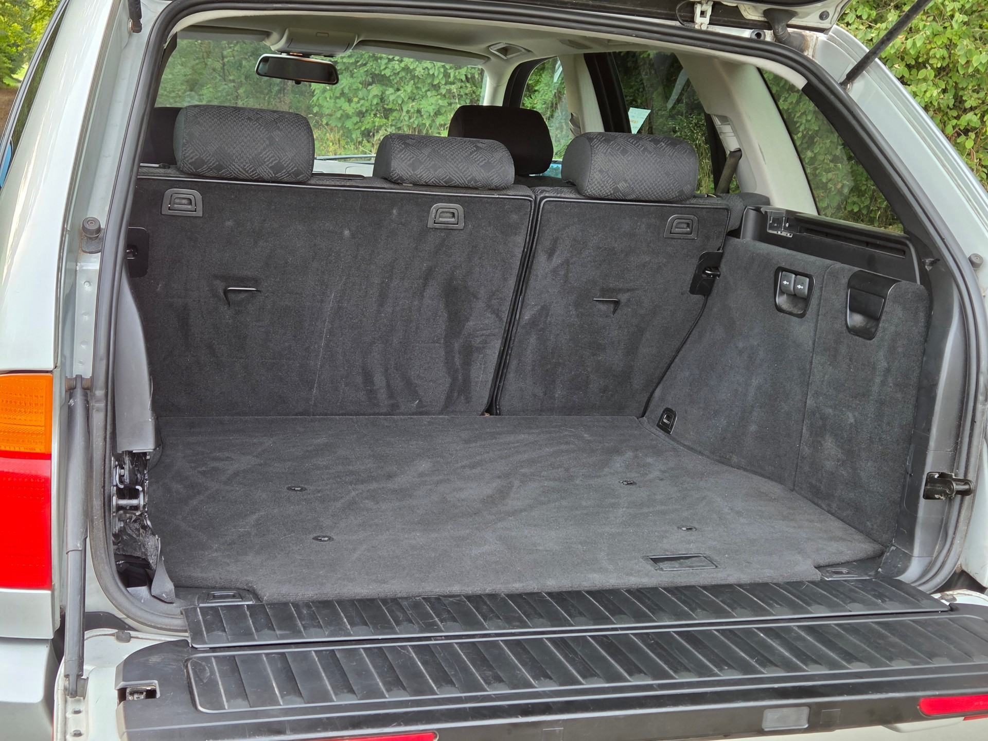 BMW X5 3.0i-image-12