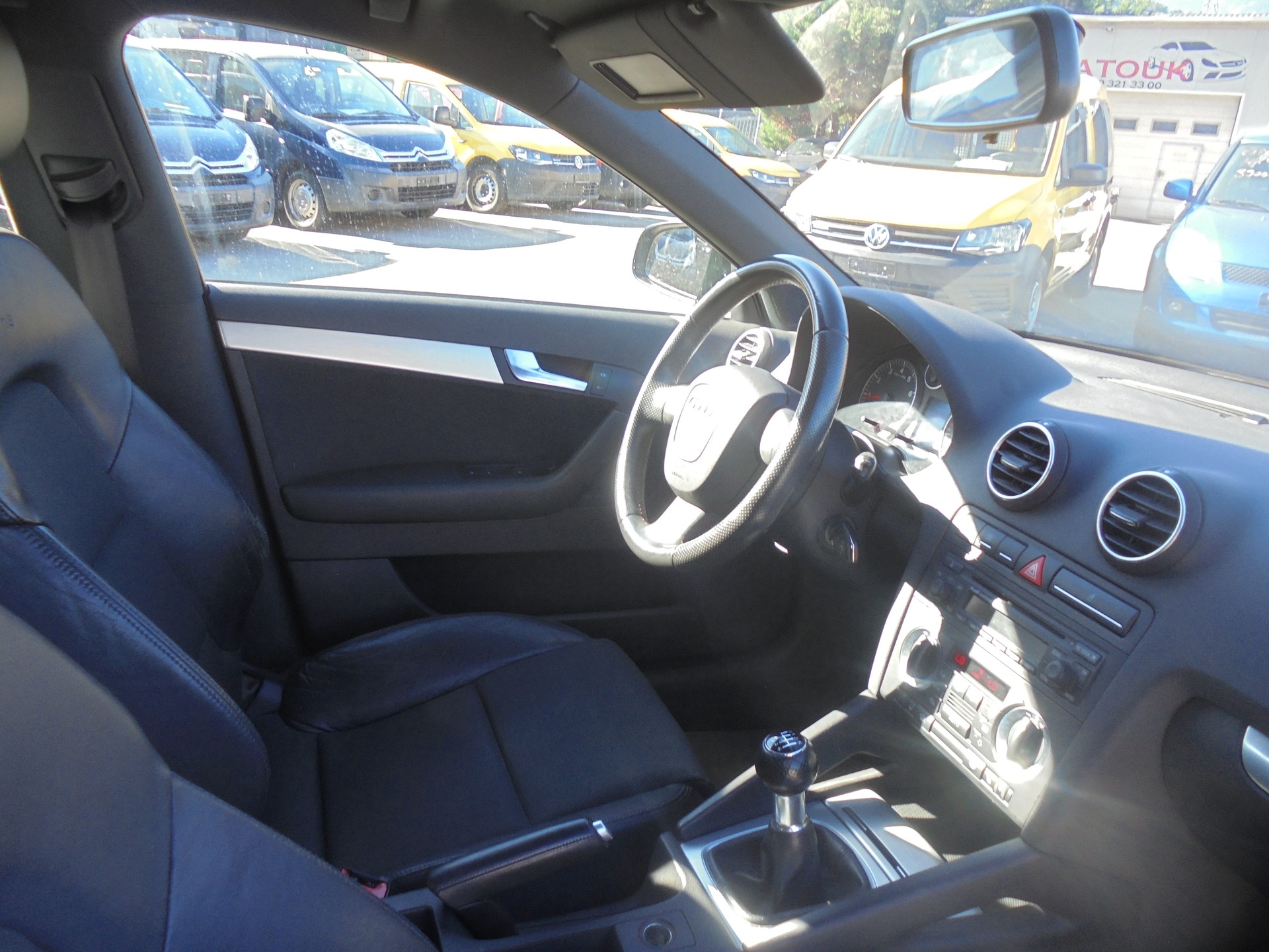 AUDI A3 Sportback 2.0 Turbo FSI Ambition quattro-image-6