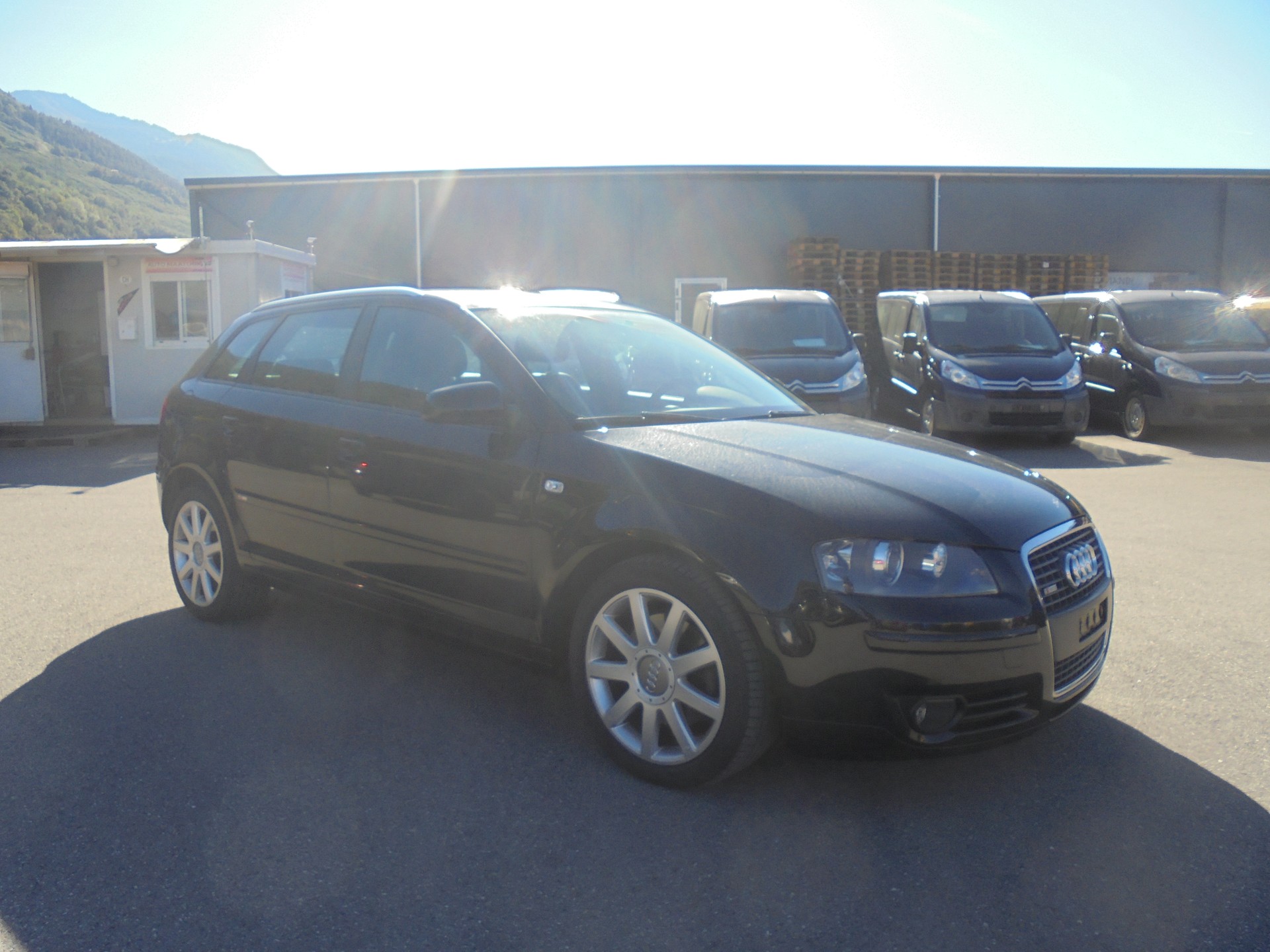 AUDI A3 Sportback 2.0 Turbo FSI Ambition quattro-image-1