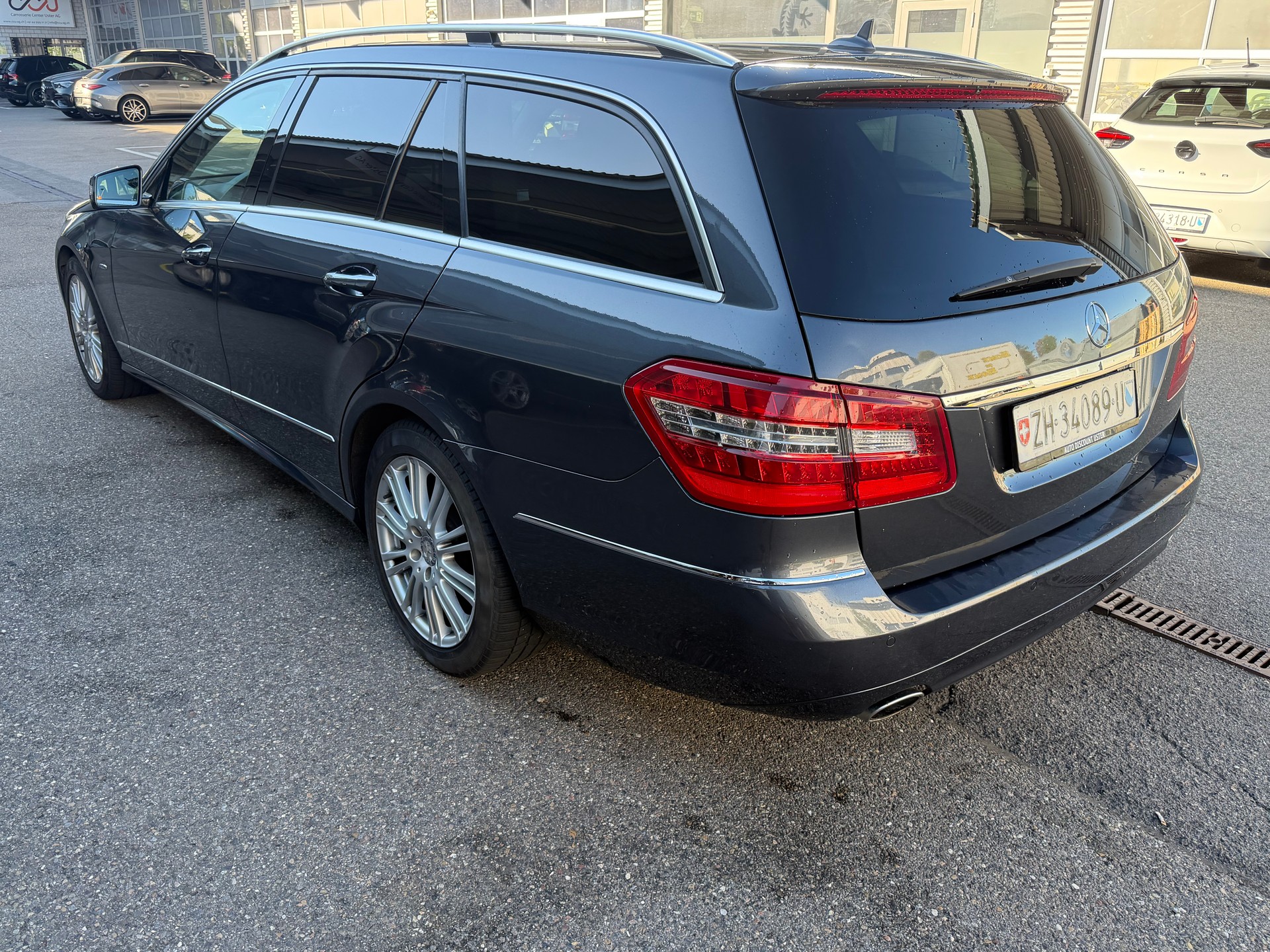MERCEDES-BENZ E 350 CDI BlueEfficiency 4Matic 7G-Tronic-image-3
