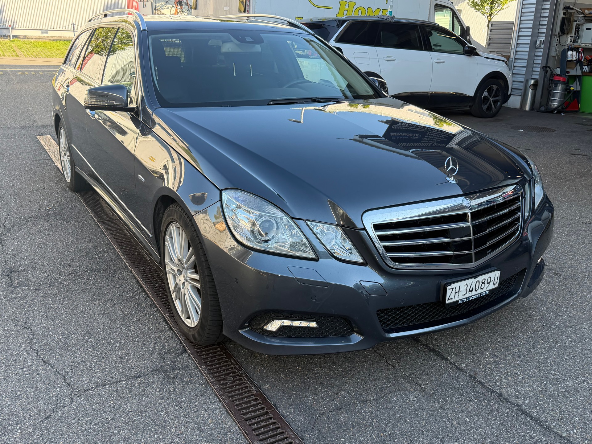 MERCEDES-BENZ E 350 CDI BlueEfficiency 4Matic 7G-Tronic-image-0