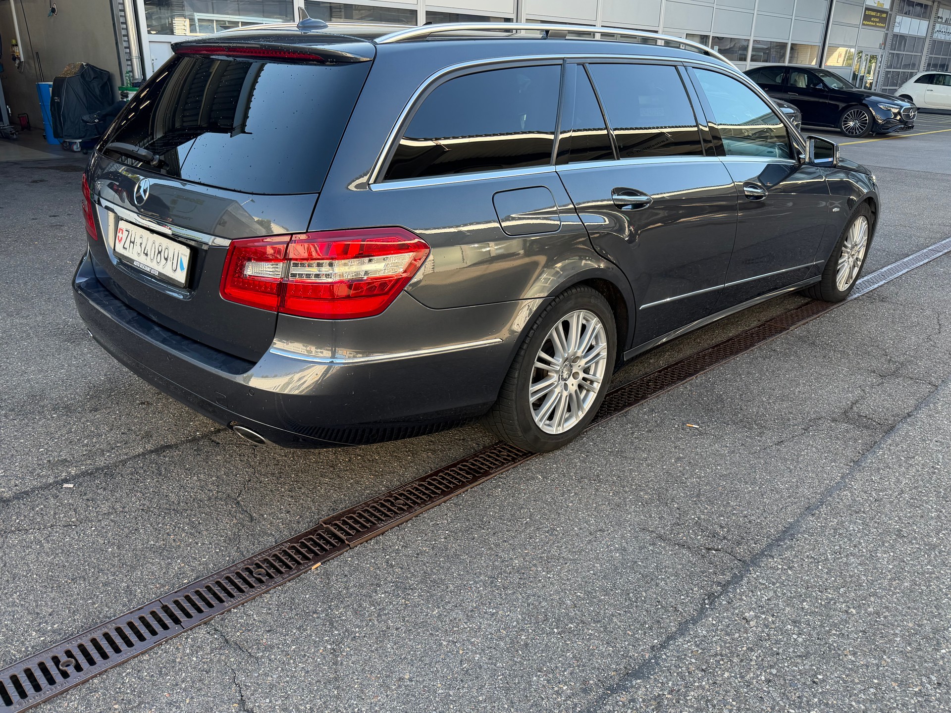 MERCEDES-BENZ E 350 CDI BlueEfficiency 4Matic 7G-Tronic-image-2