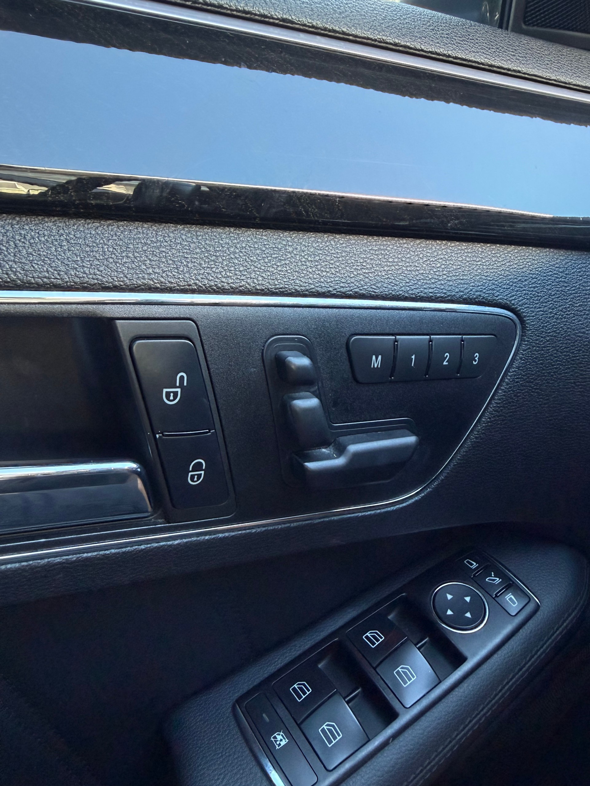 MERCEDES-BENZ E 350 CDI BlueEfficiency 4Matic 7G-Tronic-image-7