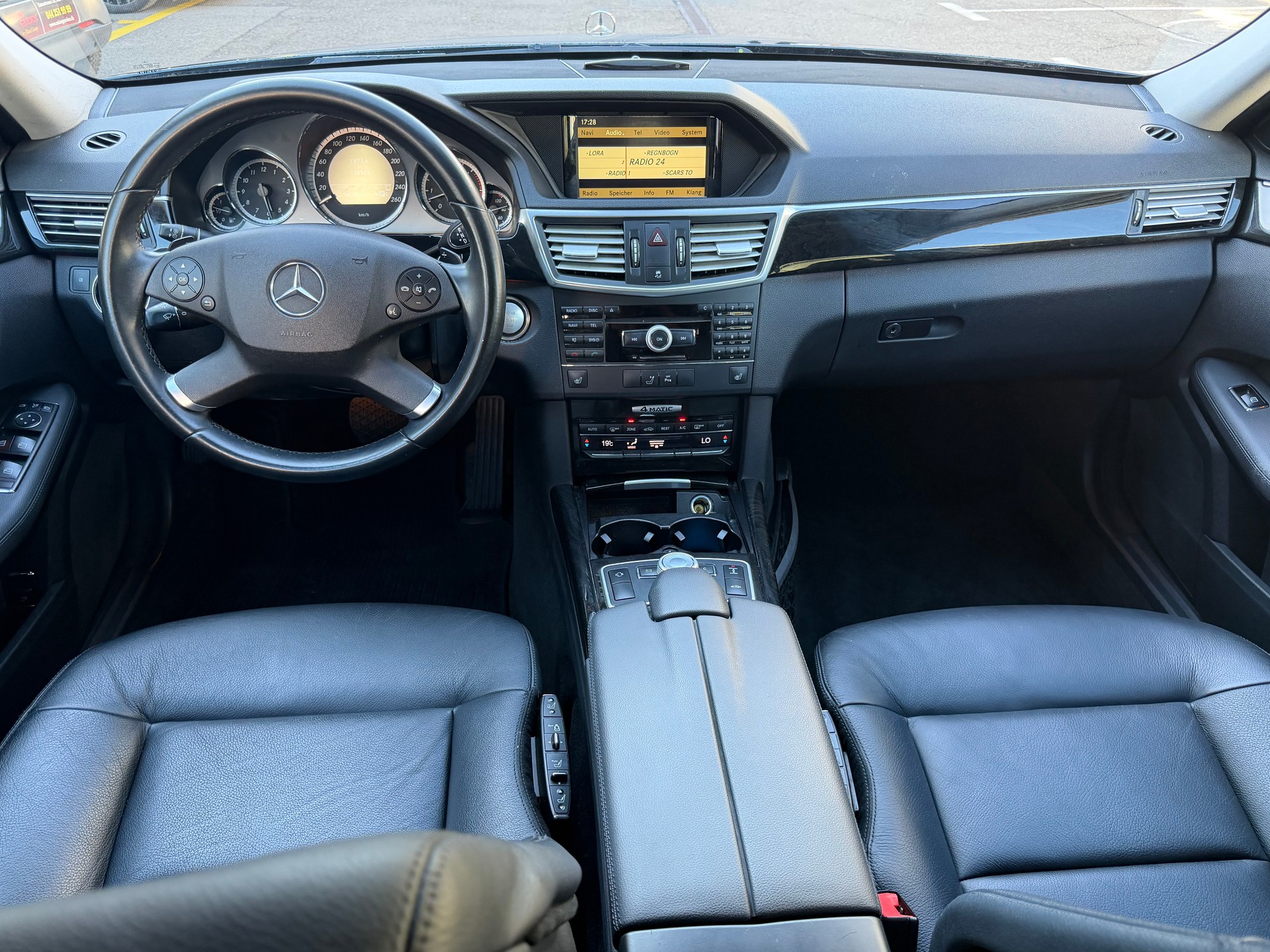 MERCEDES-BENZ E 350 CDI BlueEfficiency 4Matic 7G-Tronic-image-4