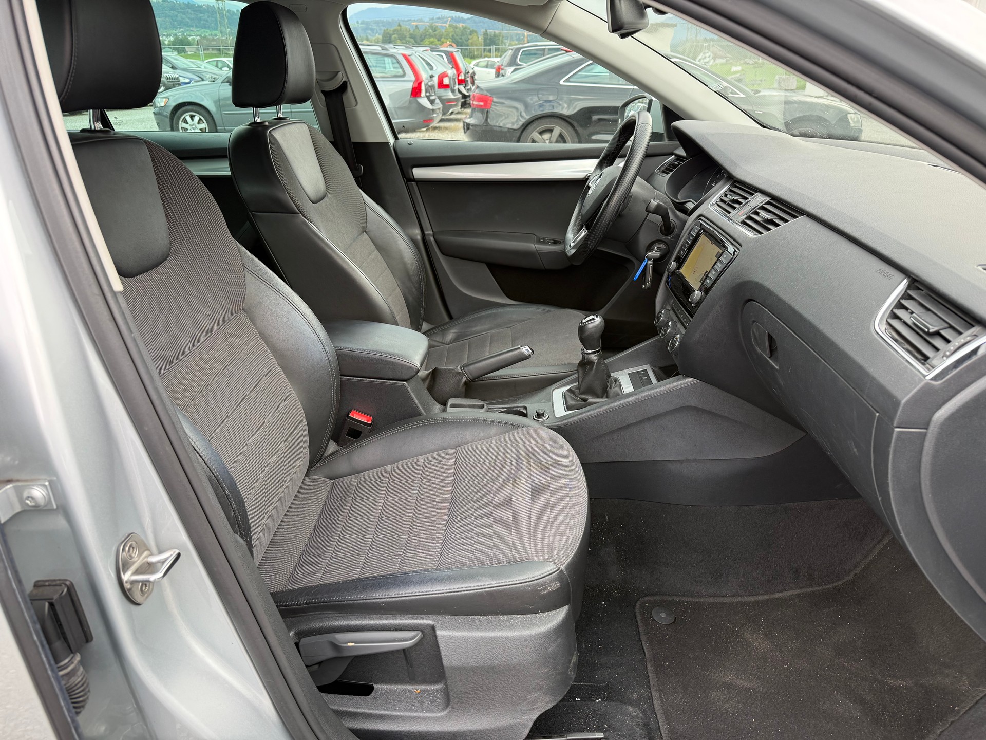 SKODA Octavia Combi 2.0 TDI Style 4x4-image-7