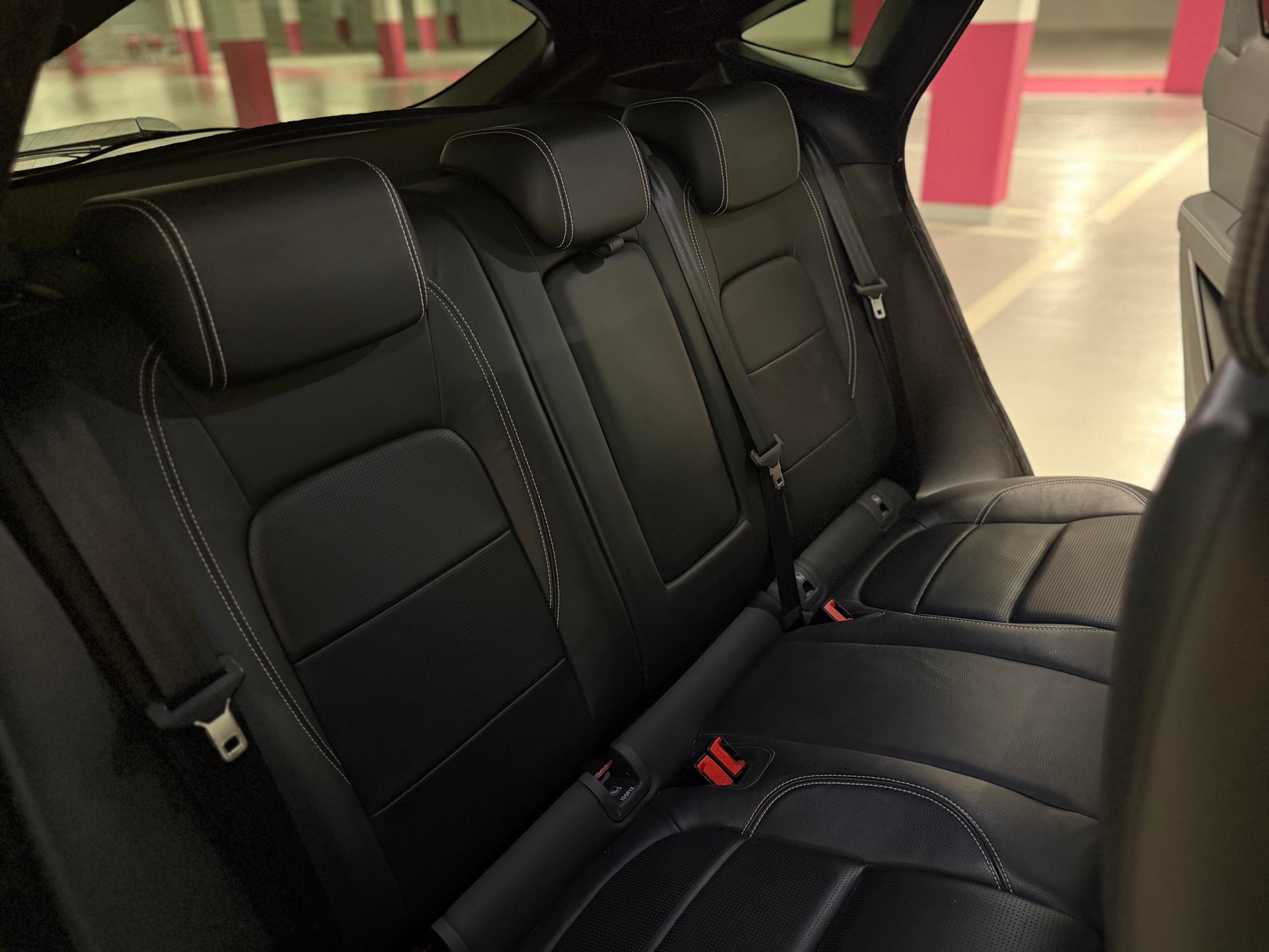 JAGUAR E-Pace 2.0 P250 R-Dynamic S AWD Automatik-image-31