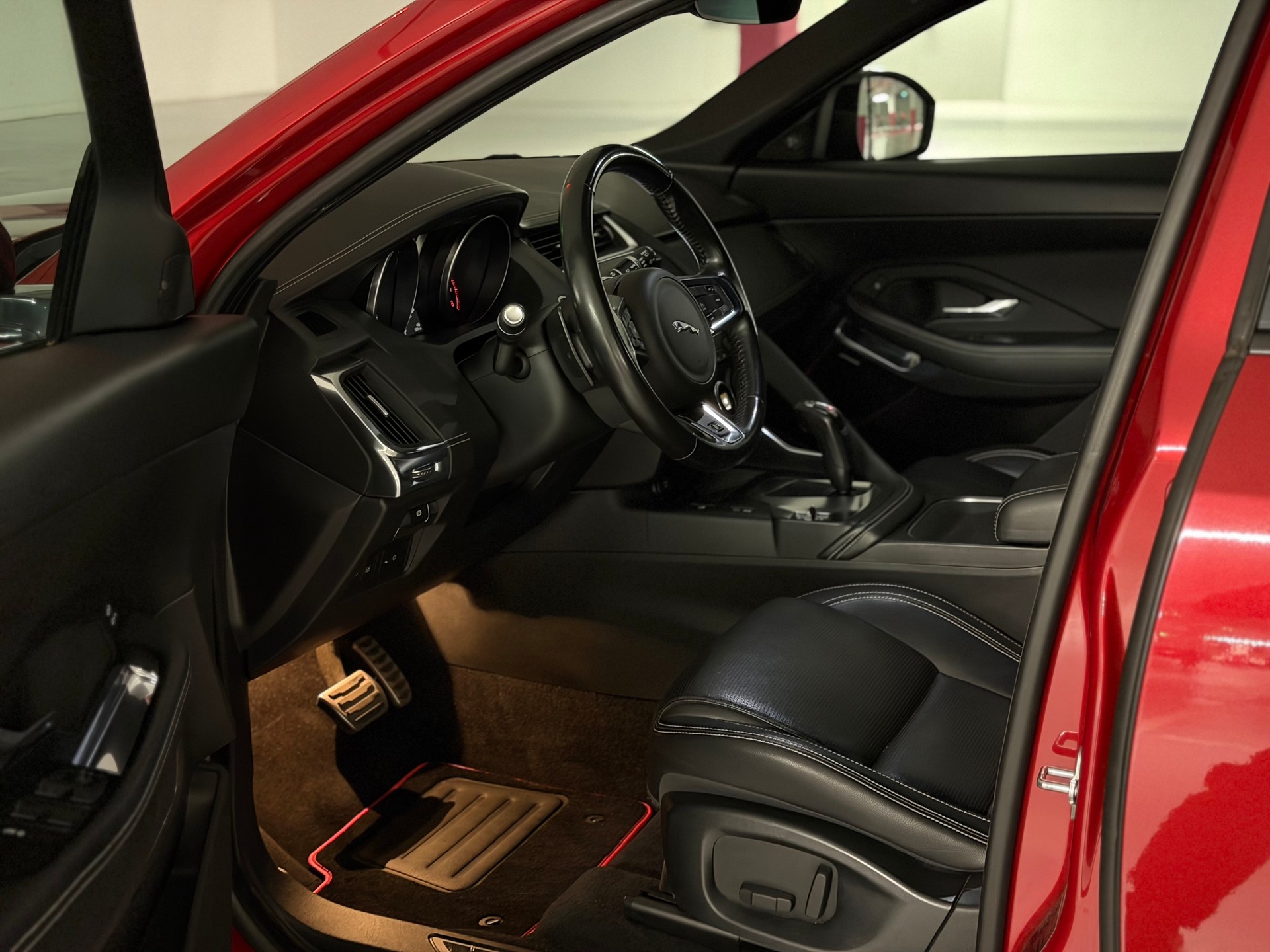 JAGUAR E-Pace 2.0 P250 R-Dynamic S AWD Automatik-image-28