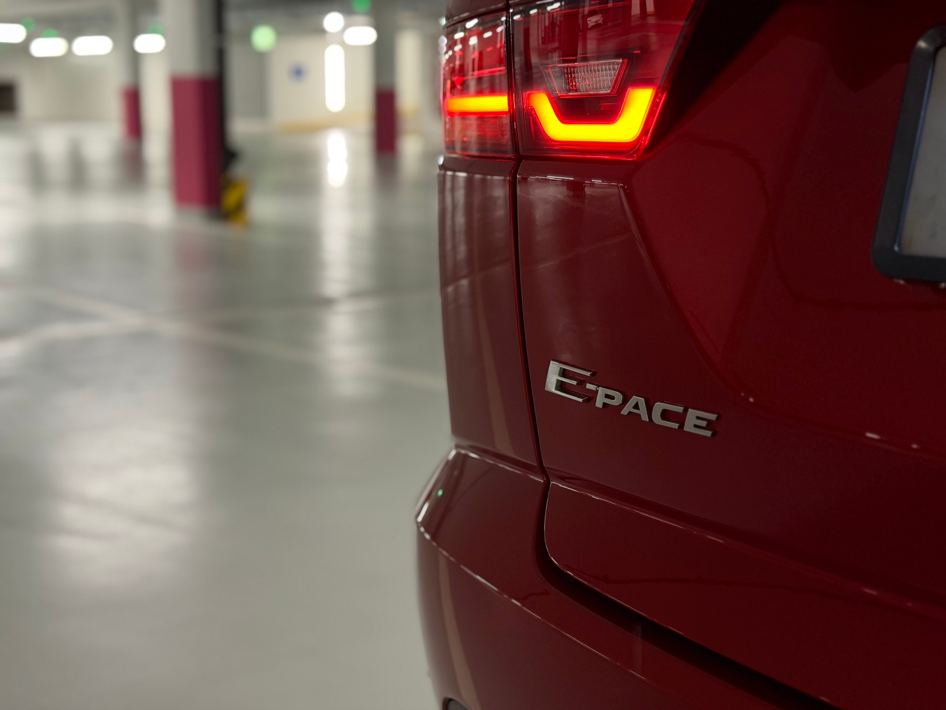 JAGUAR E-Pace 2.0 P250 R-Dynamic S AWD Automatik-image-9