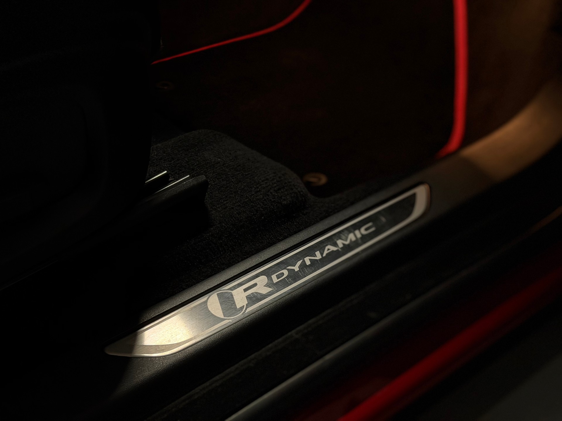 JAGUAR E-Pace 2.0 P250 R-Dynamic S AWD Automatik-image-26
