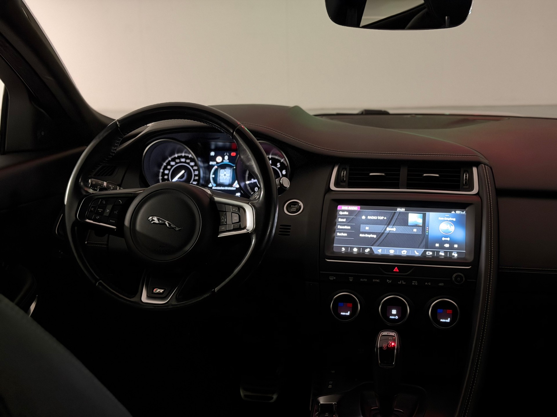 JAGUAR E-Pace 2.0 P250 R-Dynamic S AWD Automatik-image-27