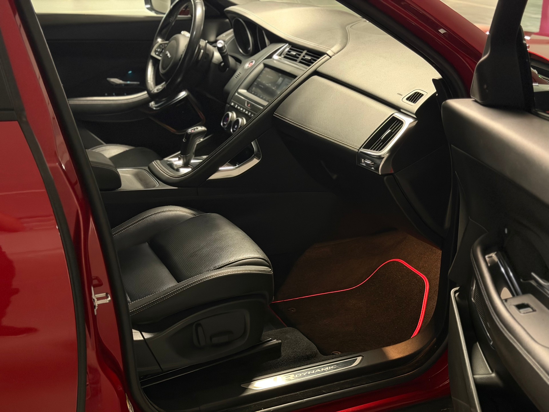 JAGUAR E-Pace 2.0 P250 R-Dynamic S AWD Automatik-image-24