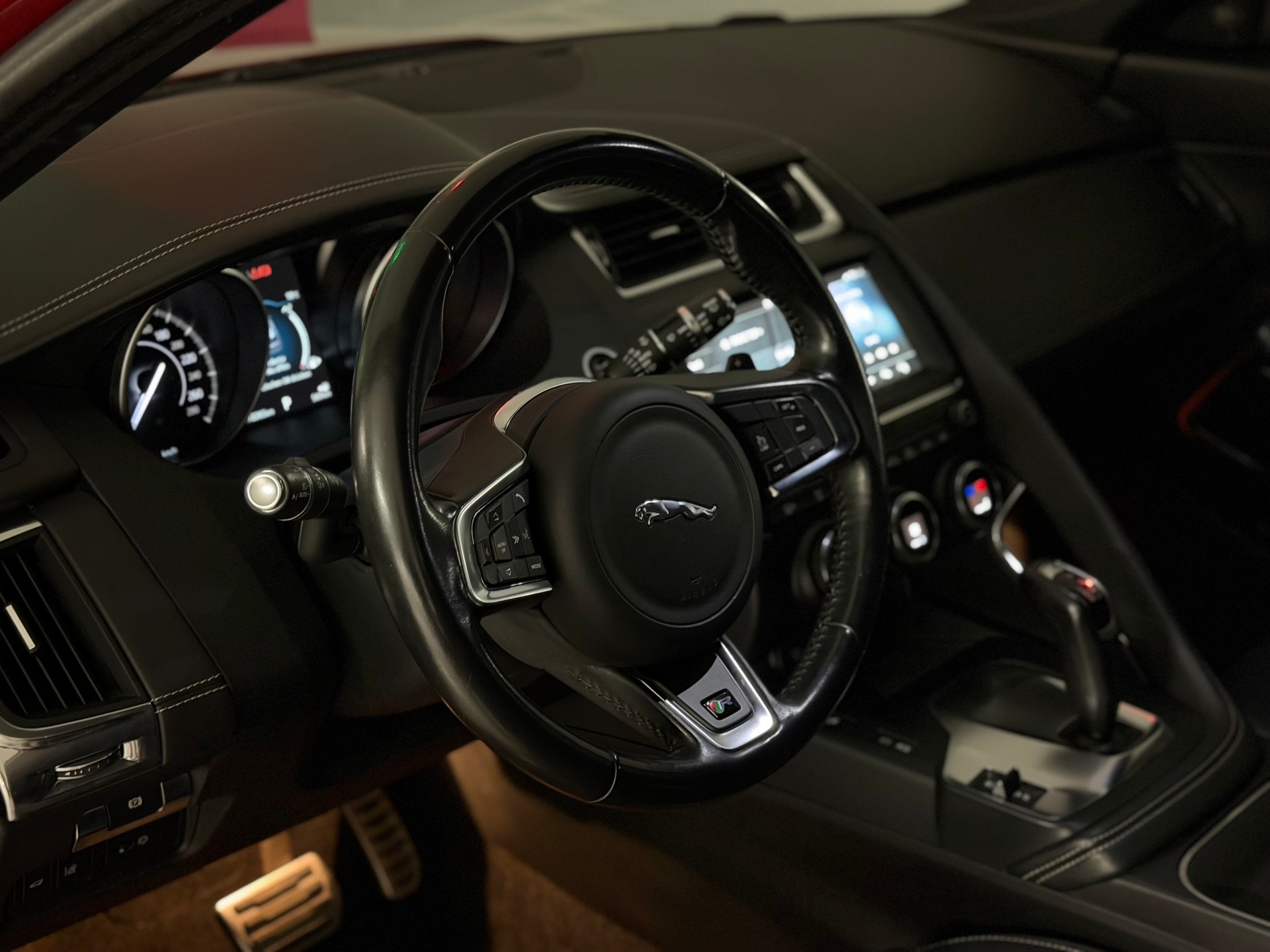 JAGUAR E-Pace 2.0 P250 R-Dynamic S AWD Automatik-image-29