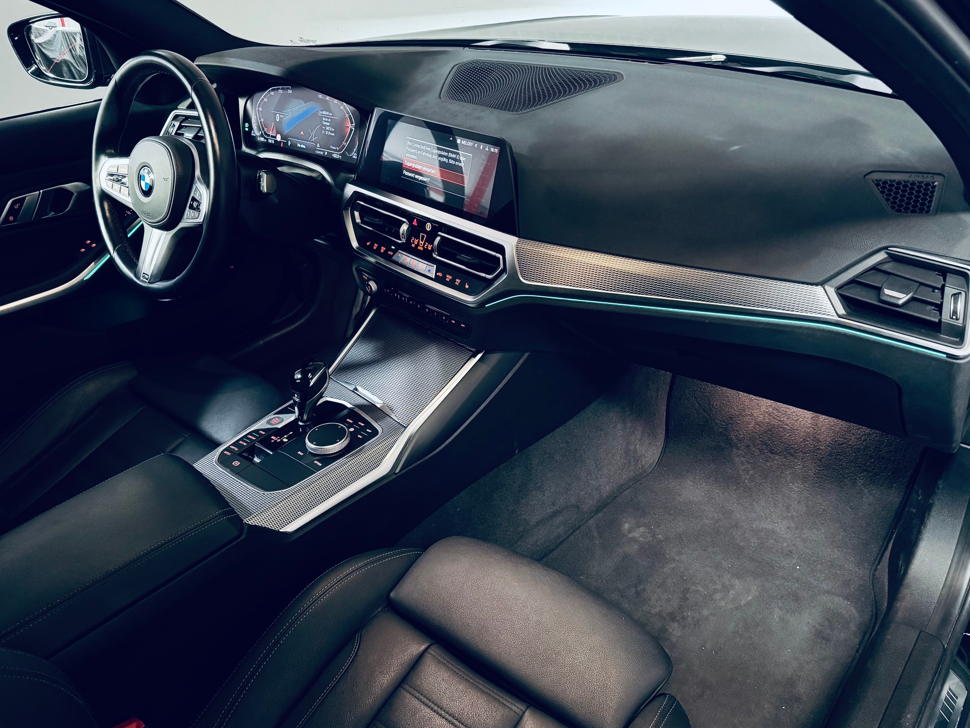 BMW 330d xDrive 48V Touring M Sport Steptronic-image-16