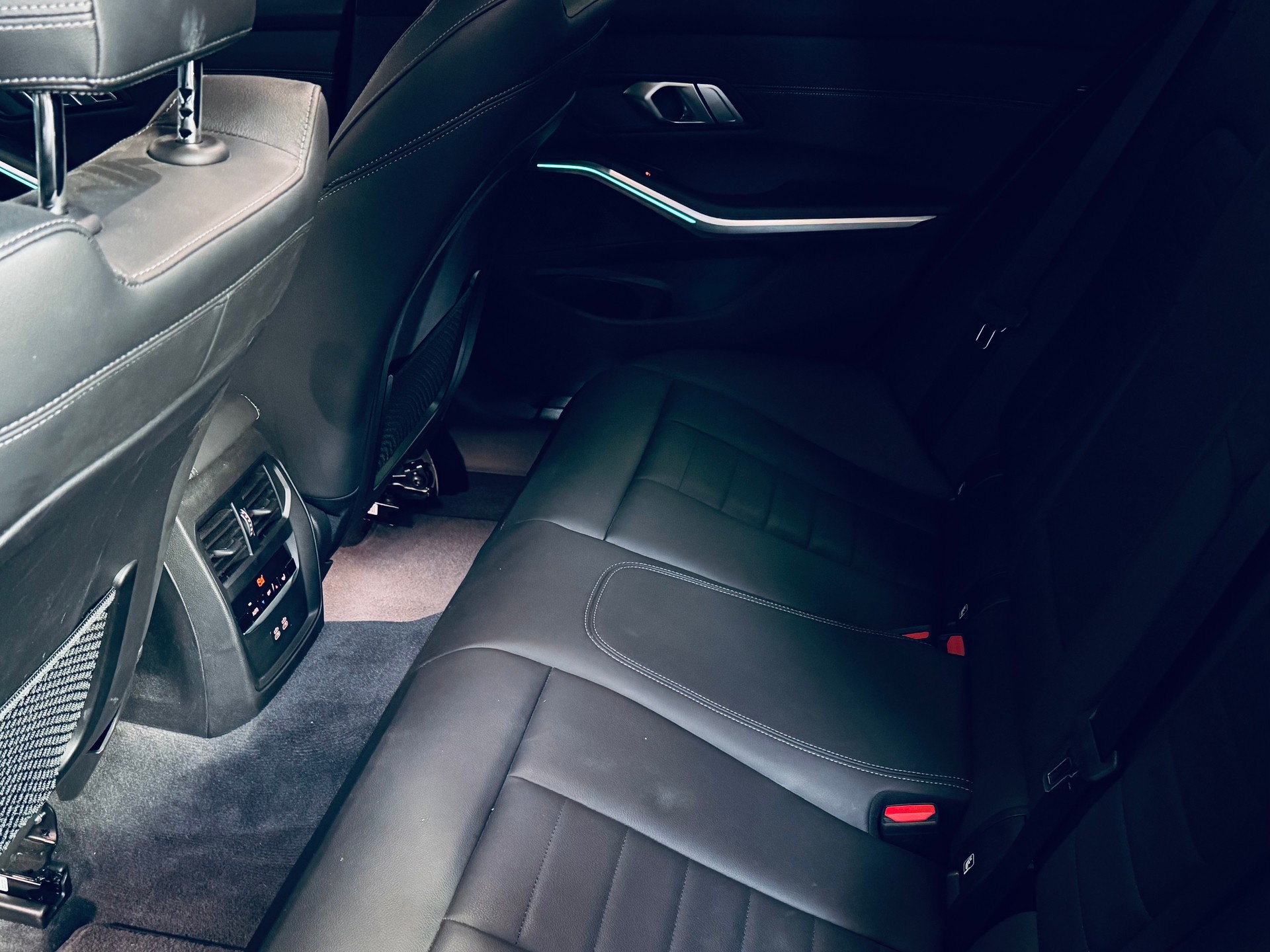 BMW 330d xDrive 48V Touring M Sport Steptronic-image-14
