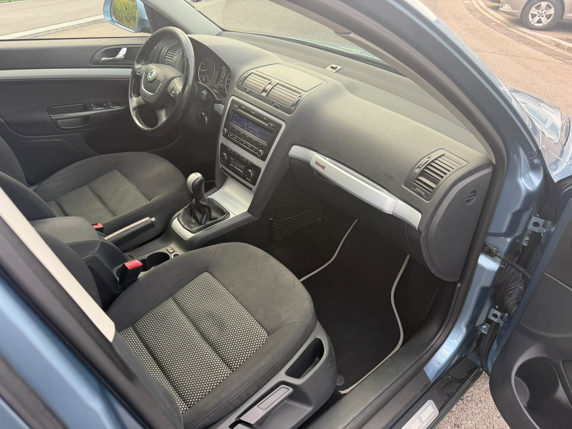 SKODA Octavia Combi 1.8 4x4-image-6