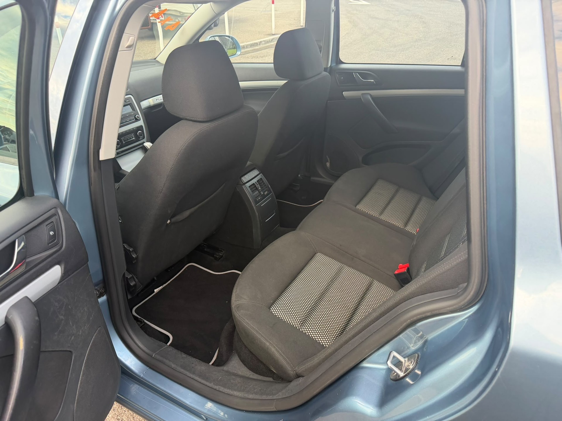 SKODA Octavia Combi 1.8 4x4-image-7