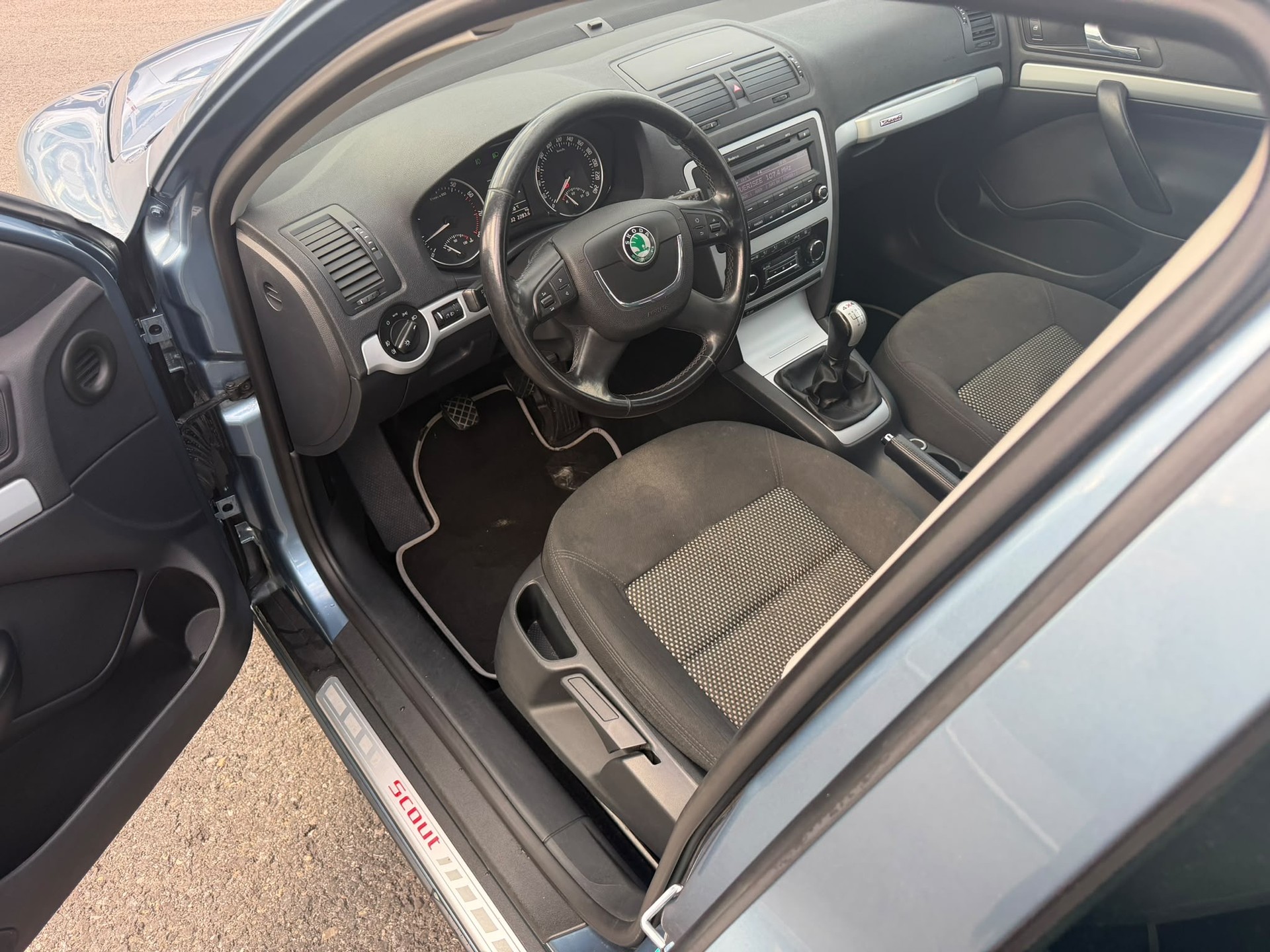 SKODA Octavia Combi 1.8 4x4-image-8