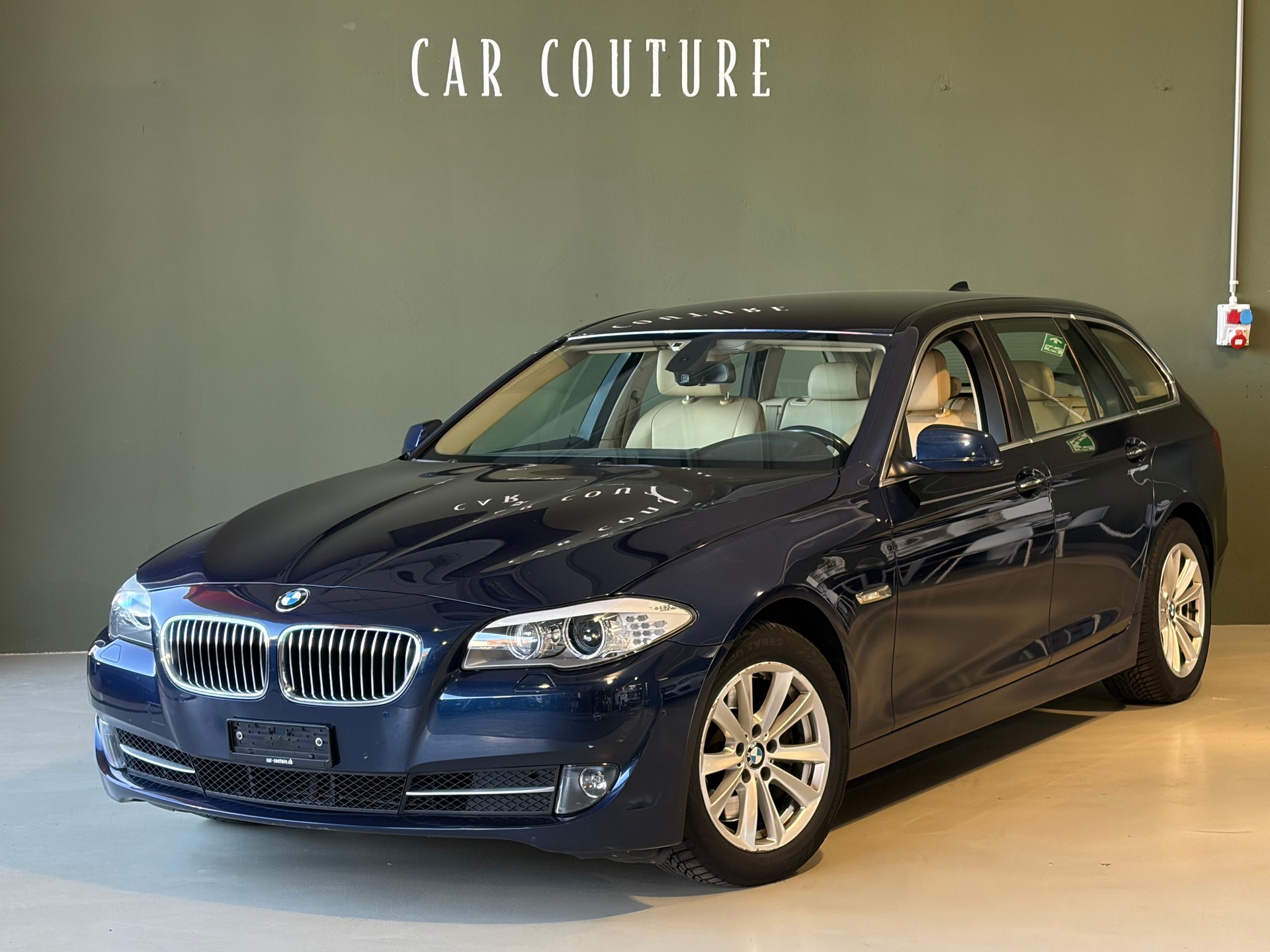 BMW 528i xDrive Touring Steptronic-image-1