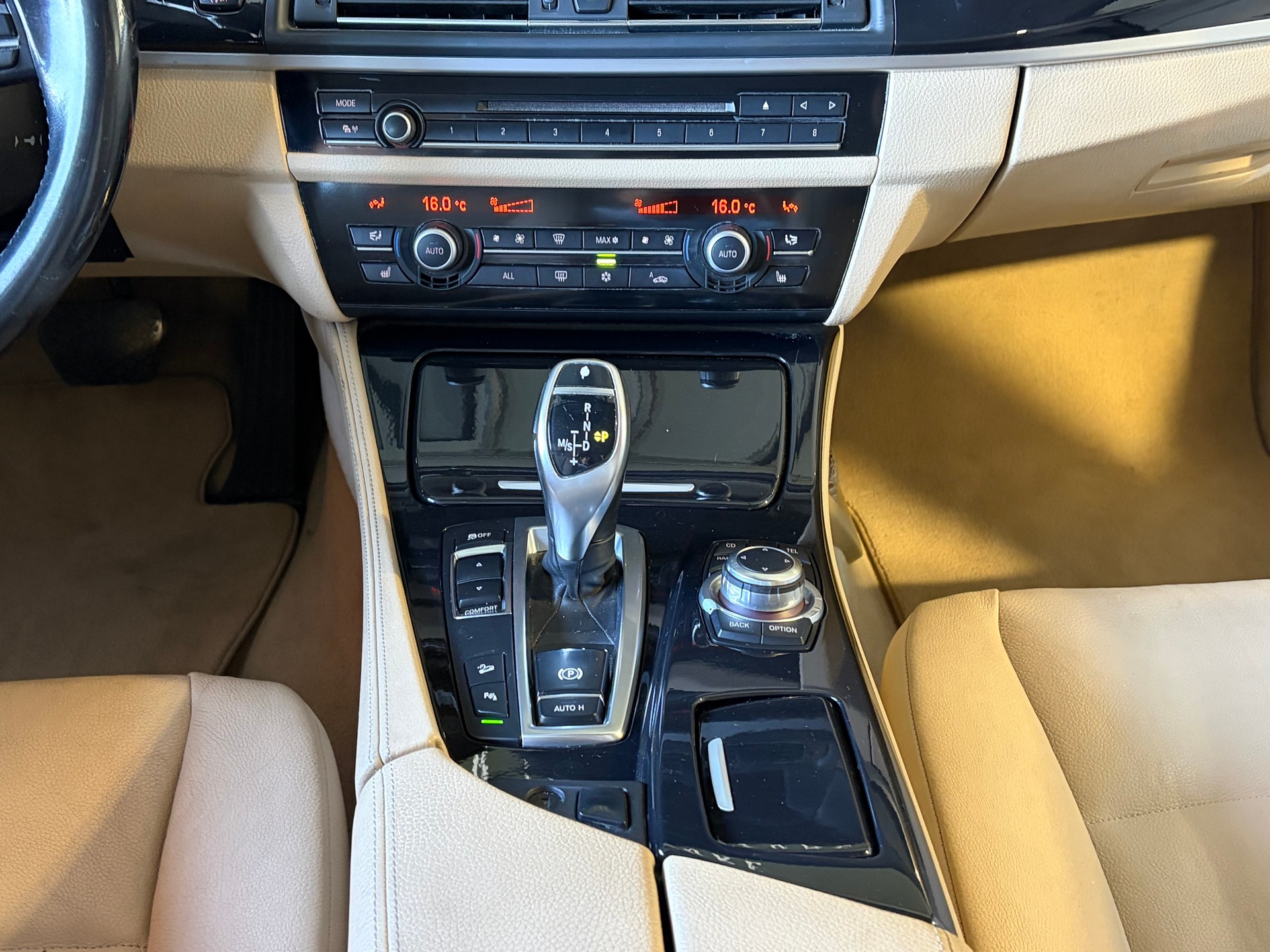 BMW 528i xDrive Touring Steptronic-image-9