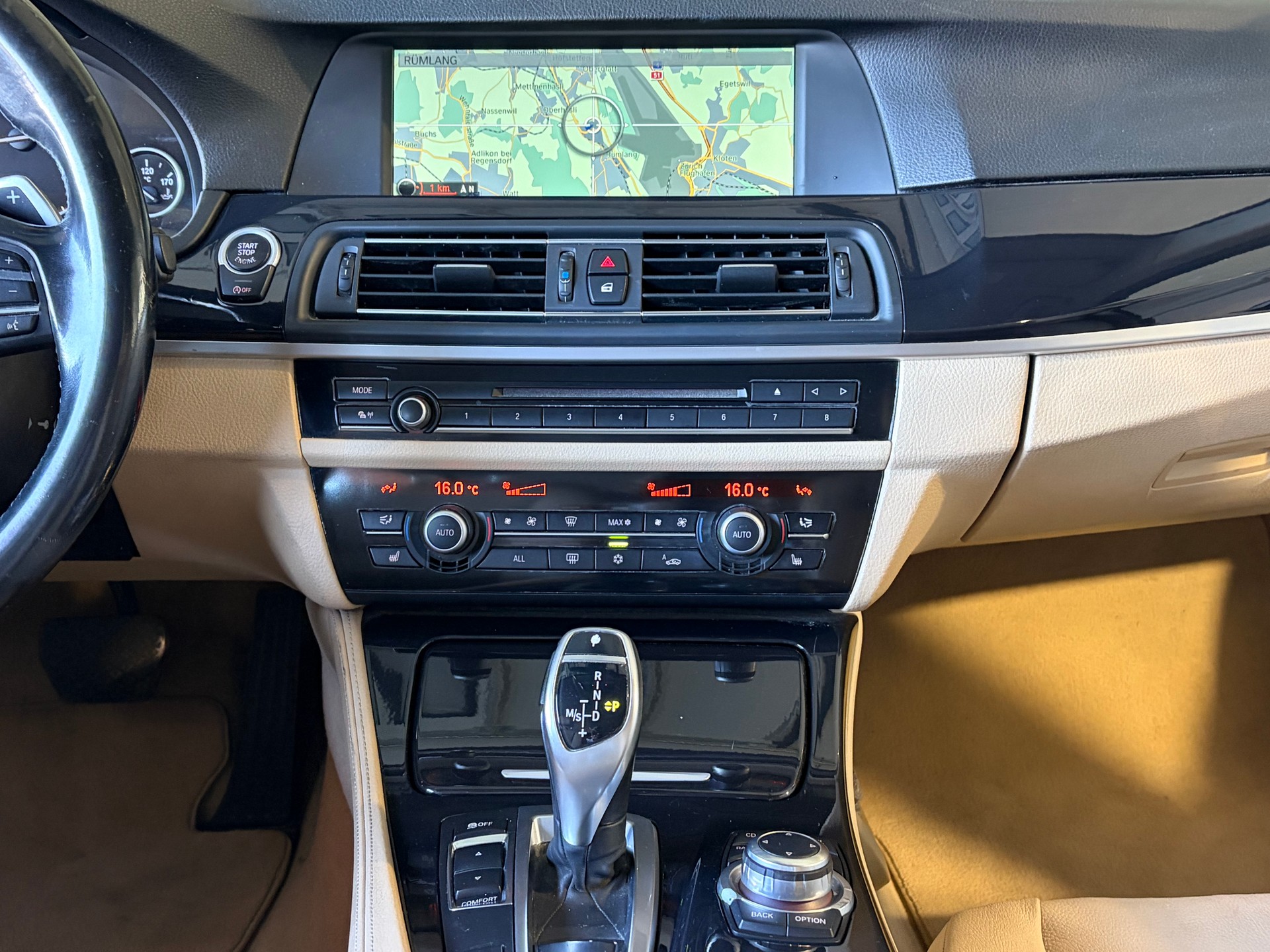 BMW 528i xDrive Touring Steptronic-image-10