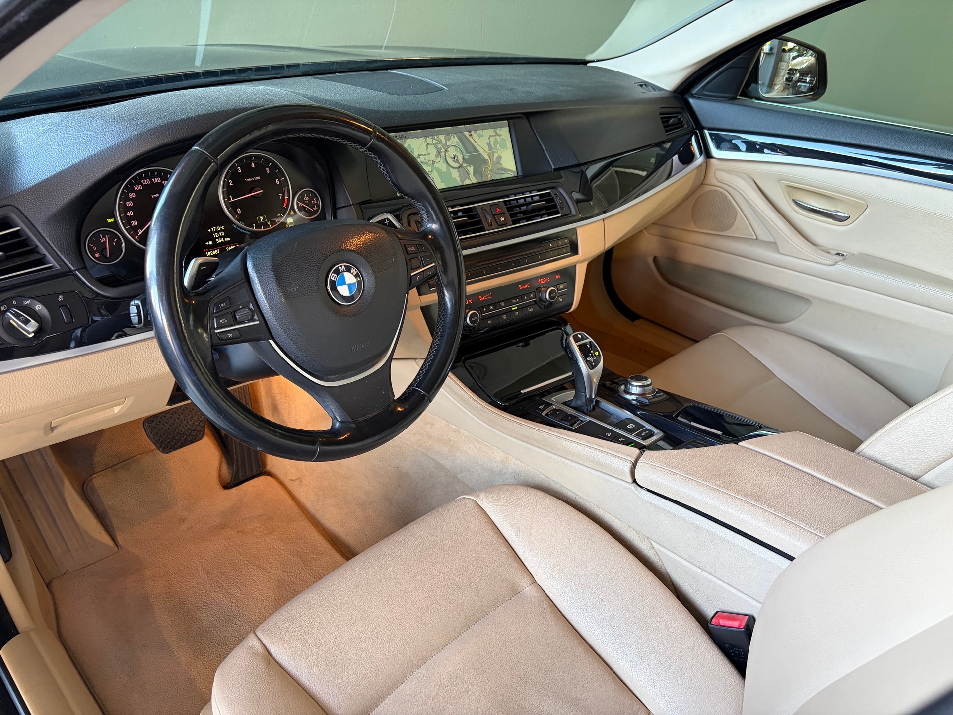BMW 528i xDrive Touring Steptronic-image-7
