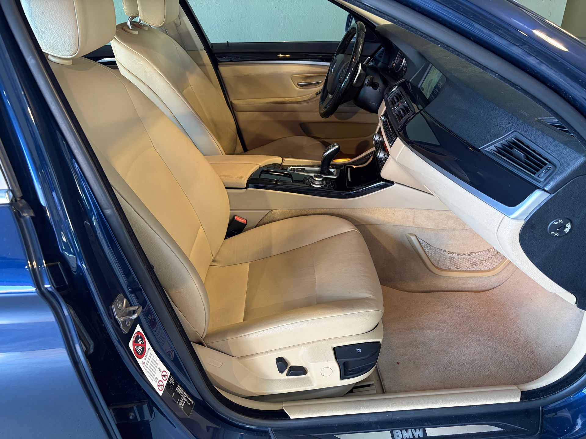 BMW 528i xDrive Touring Steptronic-image-15