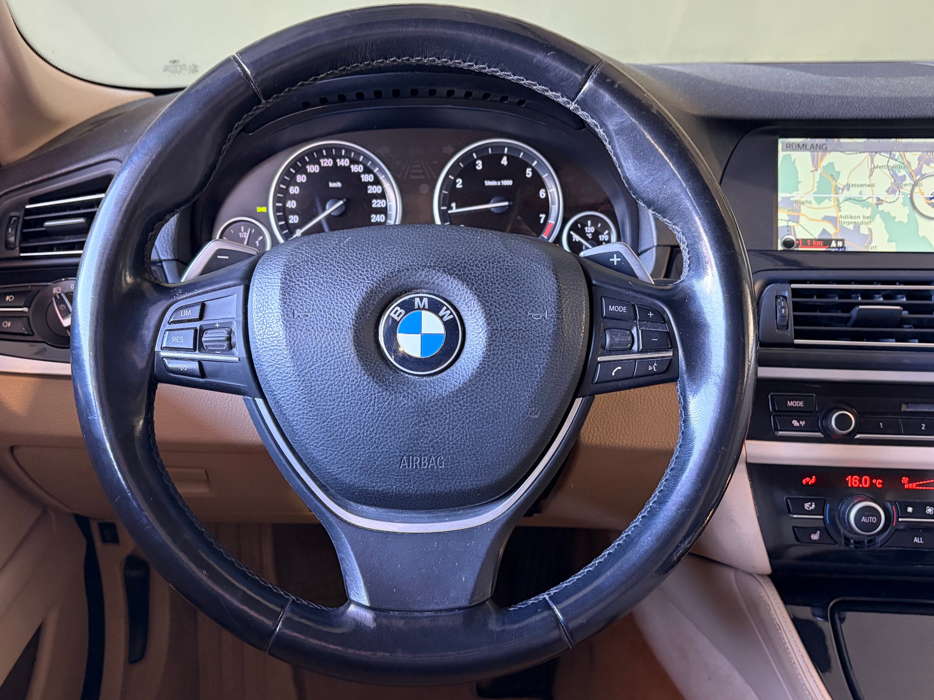 BMW 528i xDrive Touring Steptronic-image-8