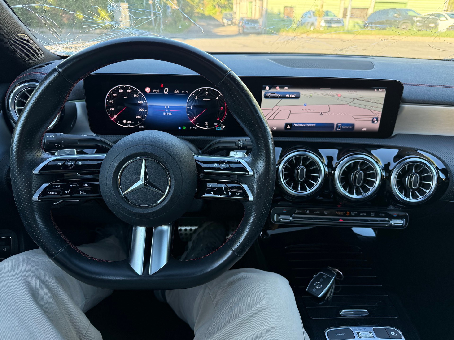 MERCEDES-BENZ CLA 180 d 8G-DCT-image-12
