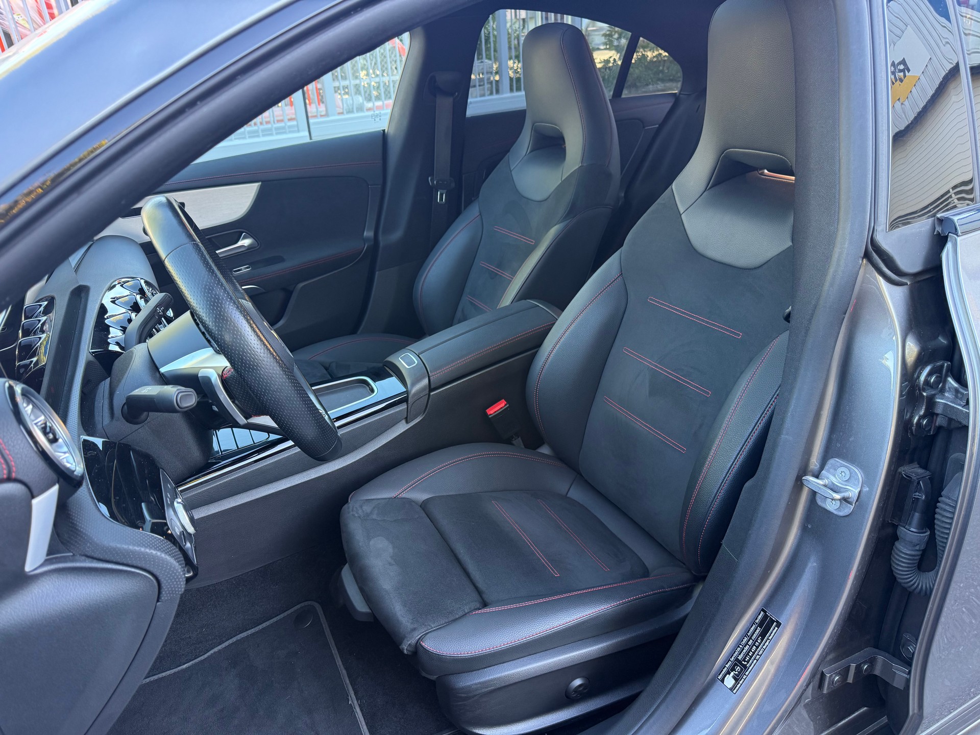MERCEDES-BENZ CLA 180 d 8G-DCT-image-14