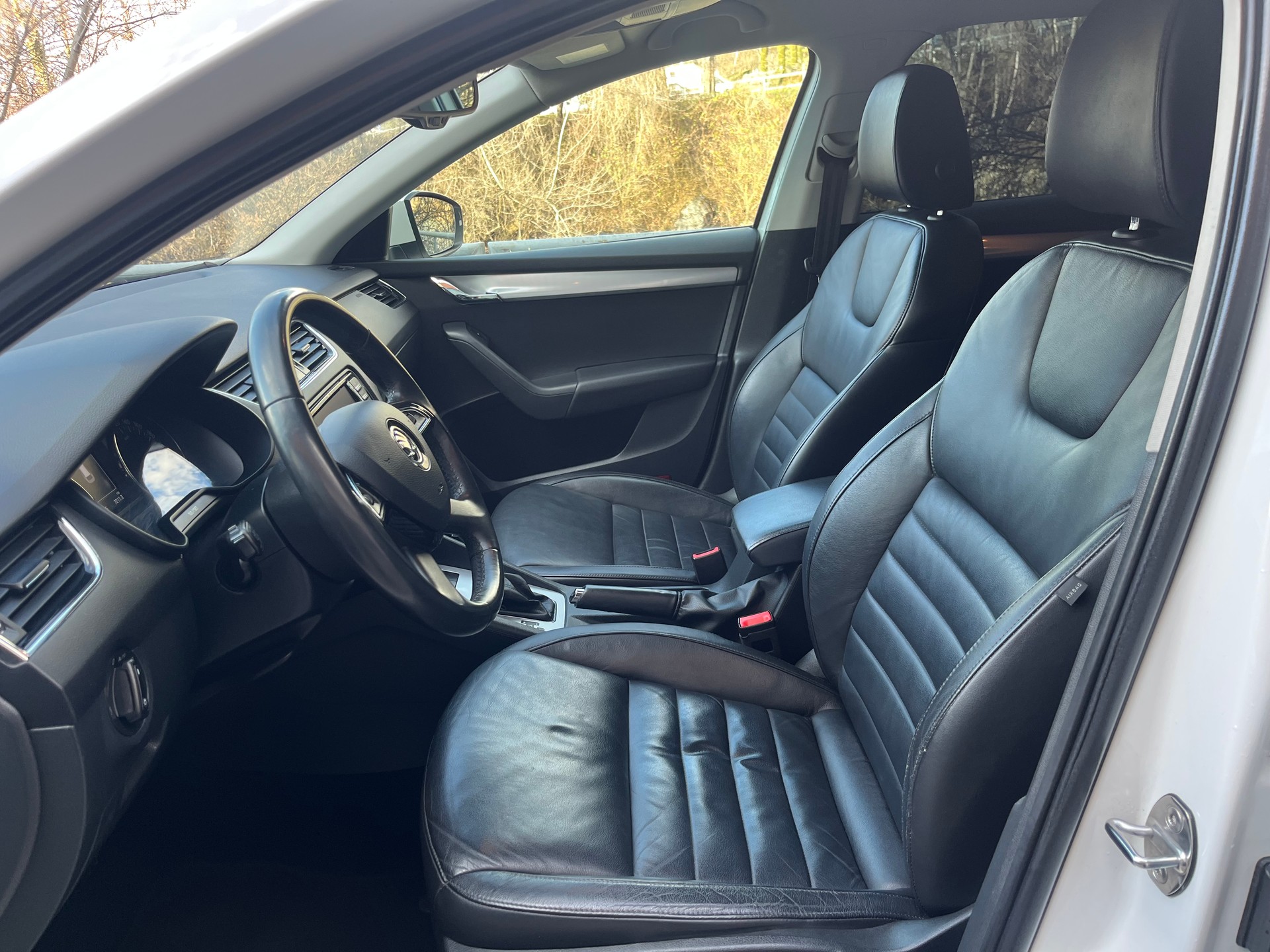 SKODA Octavia Combi 1.8 TSI Elegance 4x4 DSG-image-4