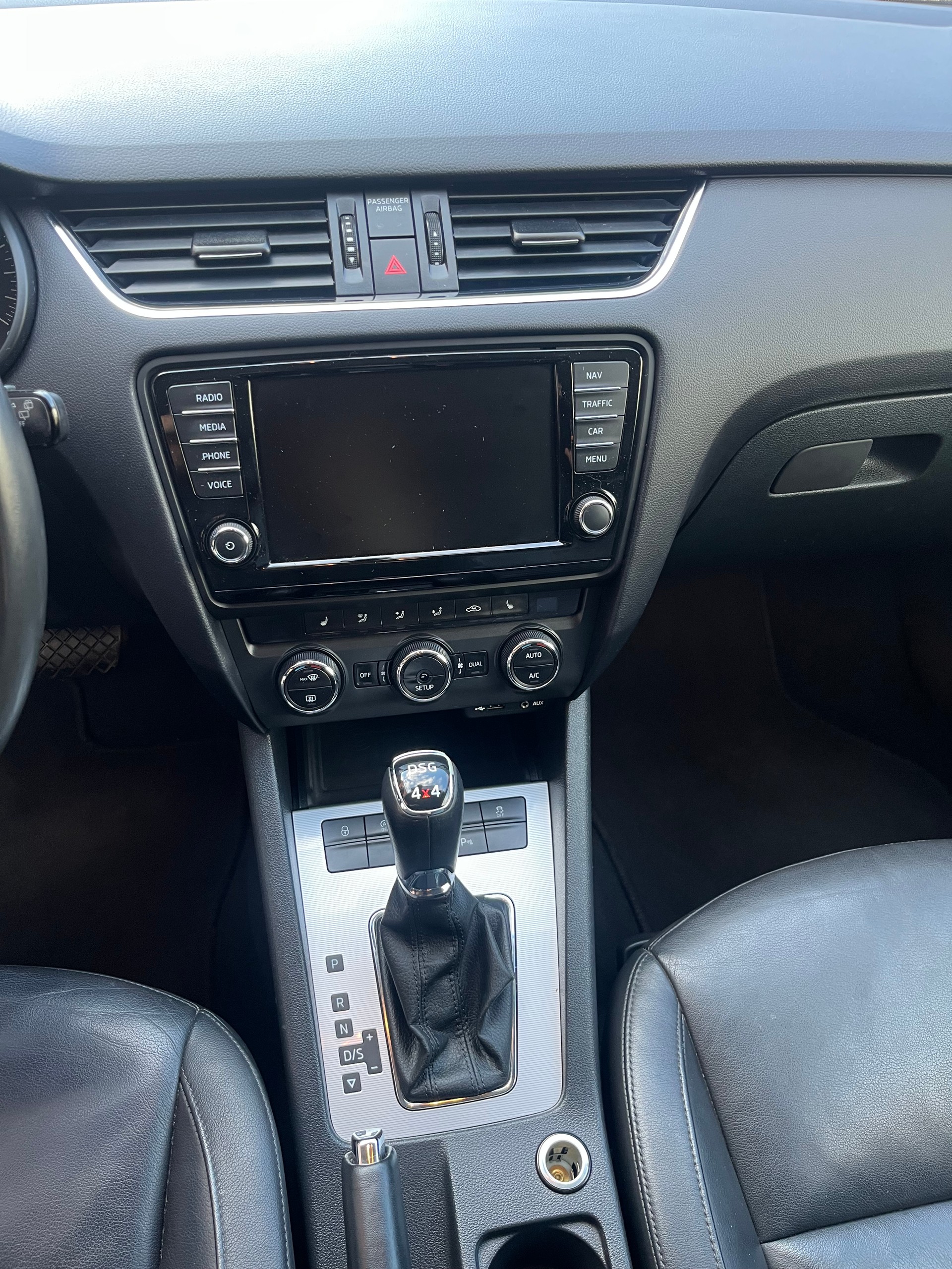 SKODA Octavia Combi 1.8 TSI Elegance 4x4 DSG-image-5