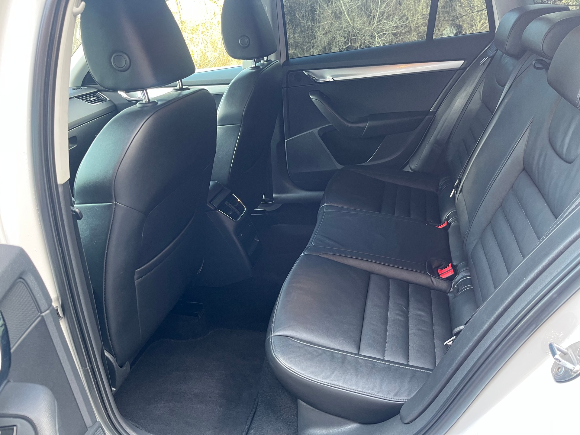 SKODA Octavia Combi 1.8 TSI Elegance 4x4 DSG-image-7
