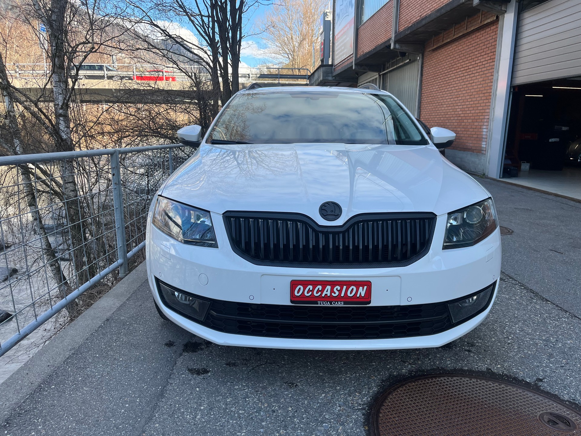SKODA Octavia Combi 1.8 TSI Elegance 4x4 DSG-image-0